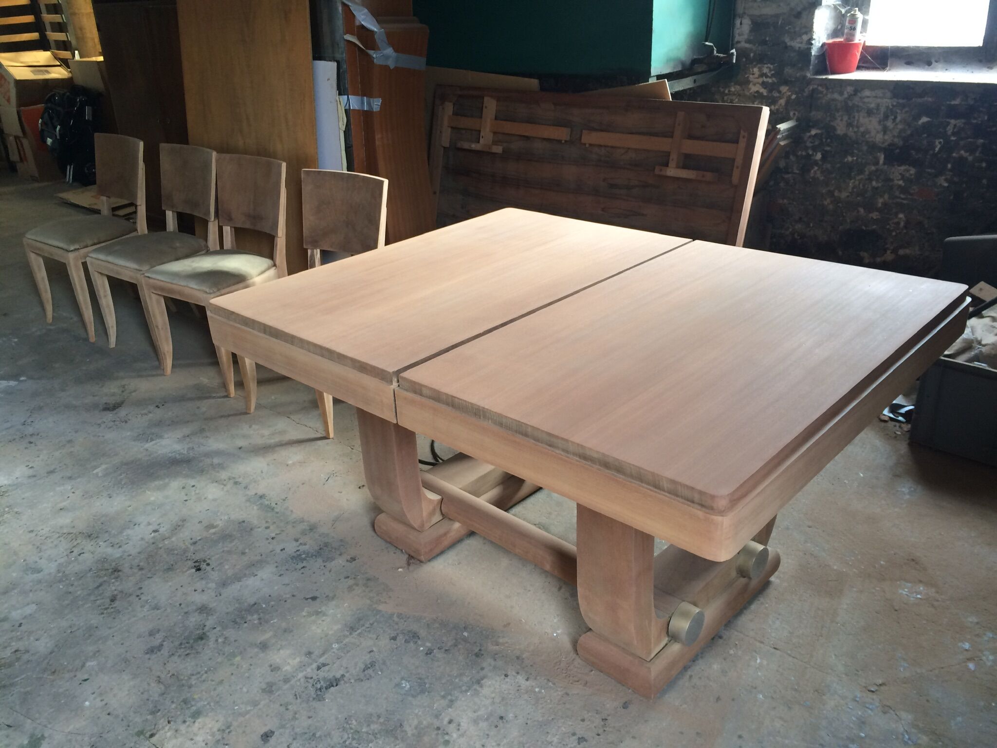 Art Deco dining table in Rio rosewood