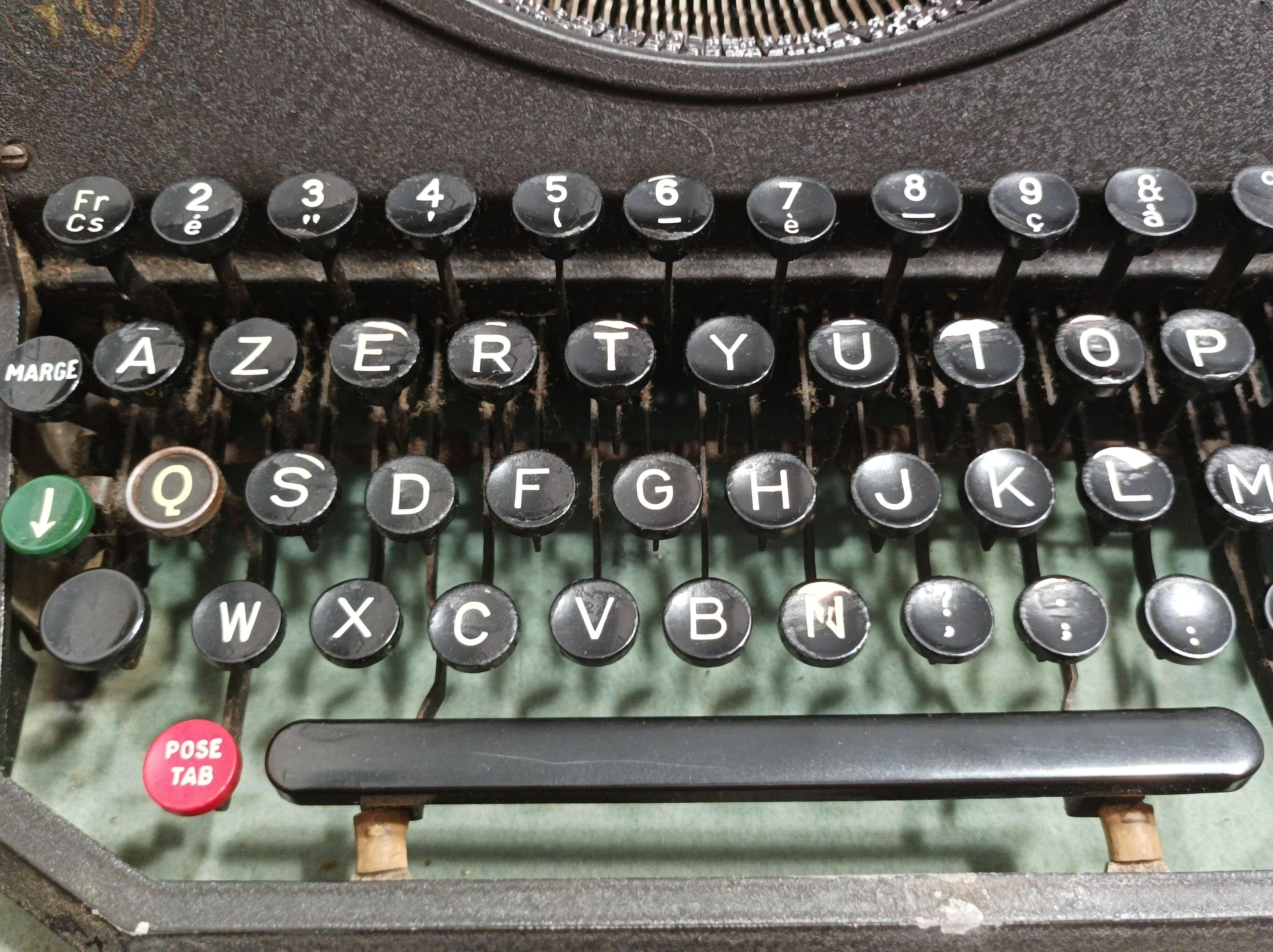 Old Rocher Rooy Functional Typewriter 1940s