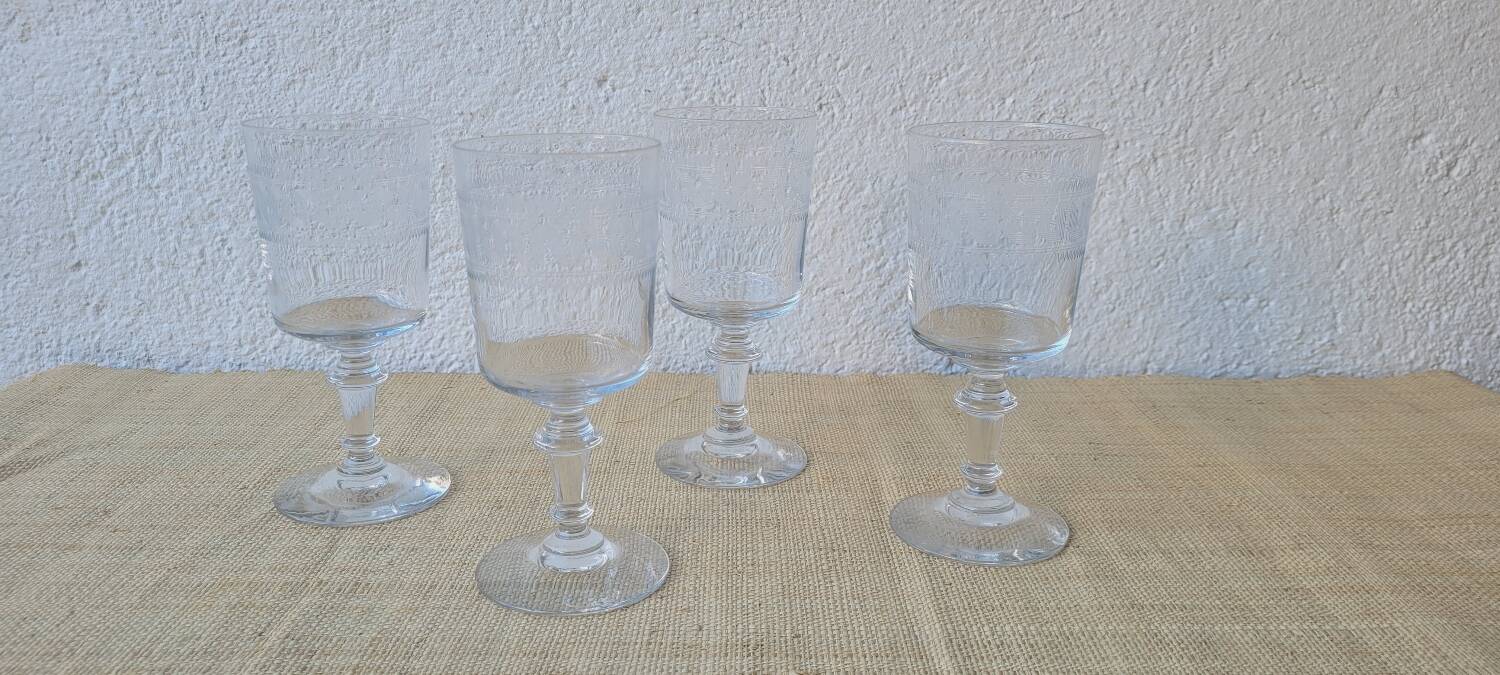 30's stemmed glasses