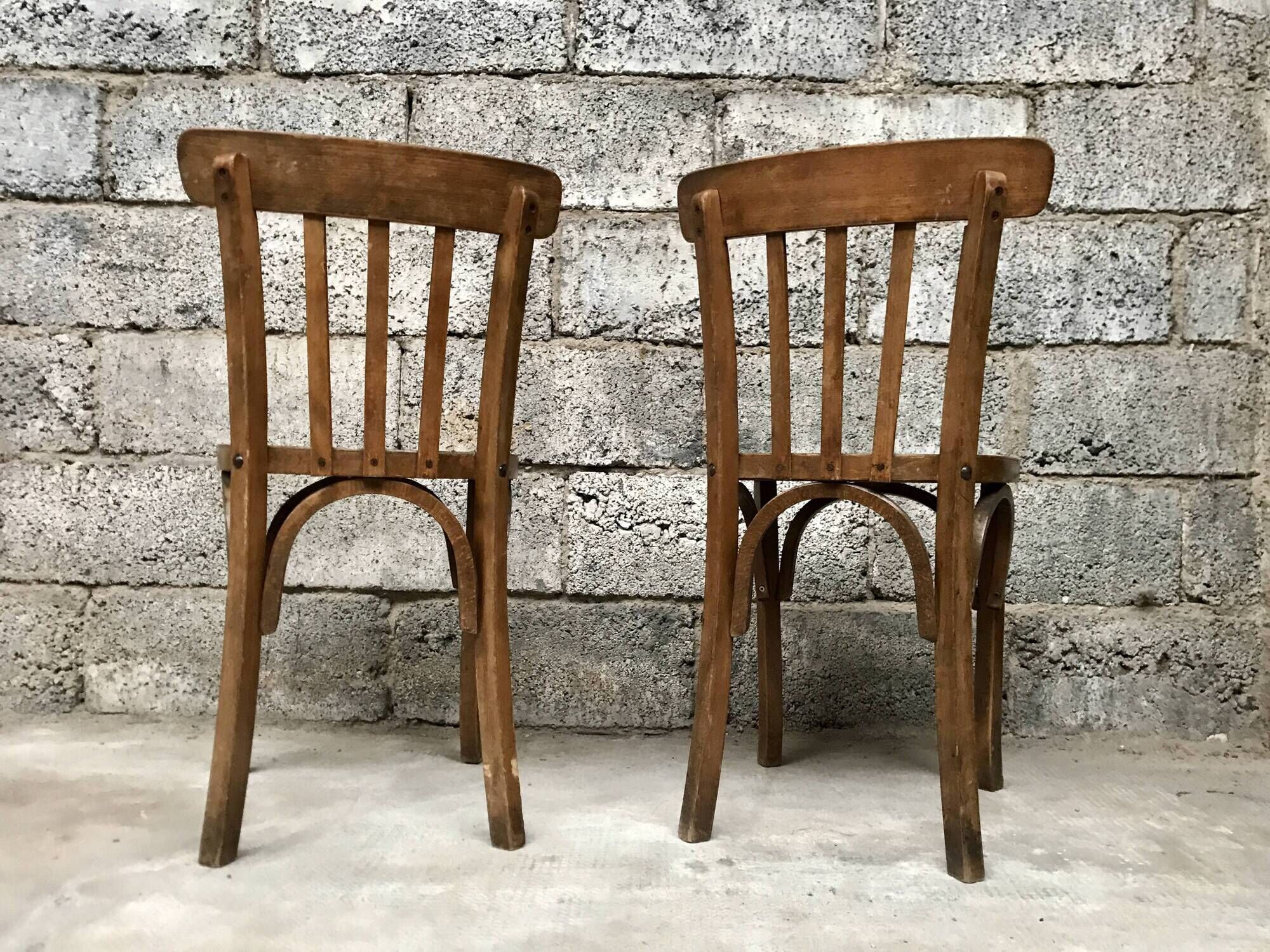 Pair of bistro chairs troquet Parisien in curved wood 1950