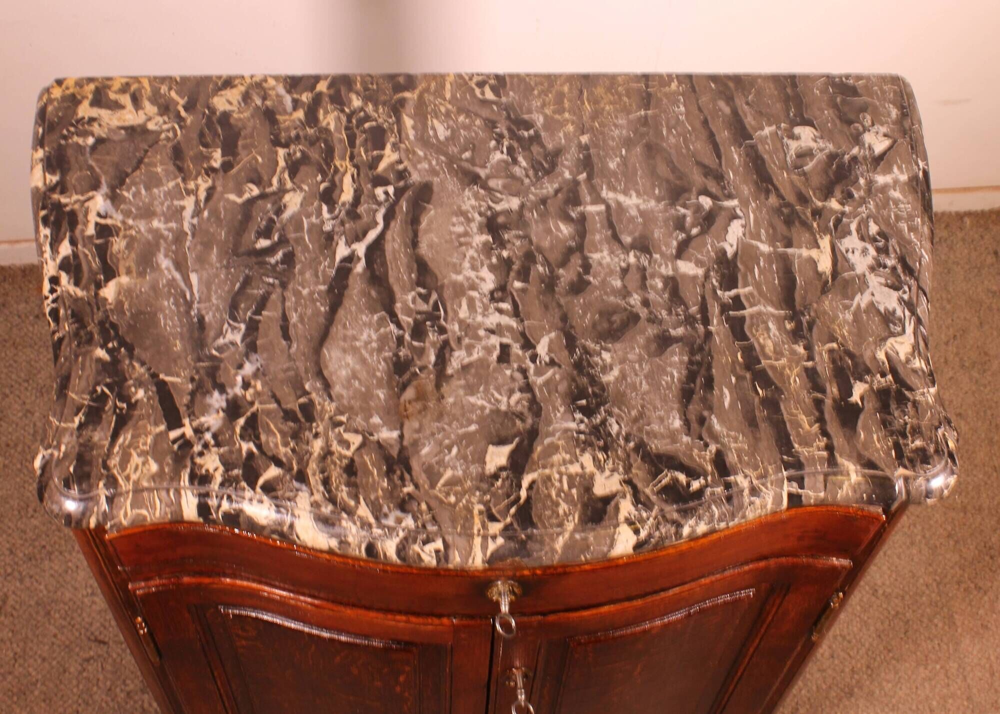 Superb Louis XV style buffet from the 18th century in oak.