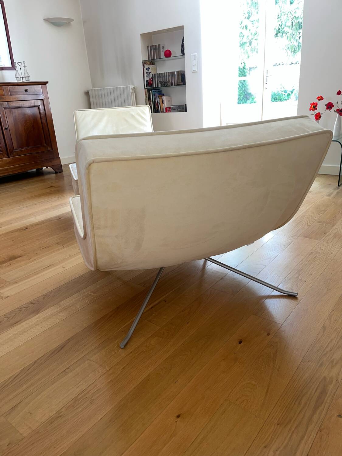 2 POP armchairs with Ligne Roset pouf