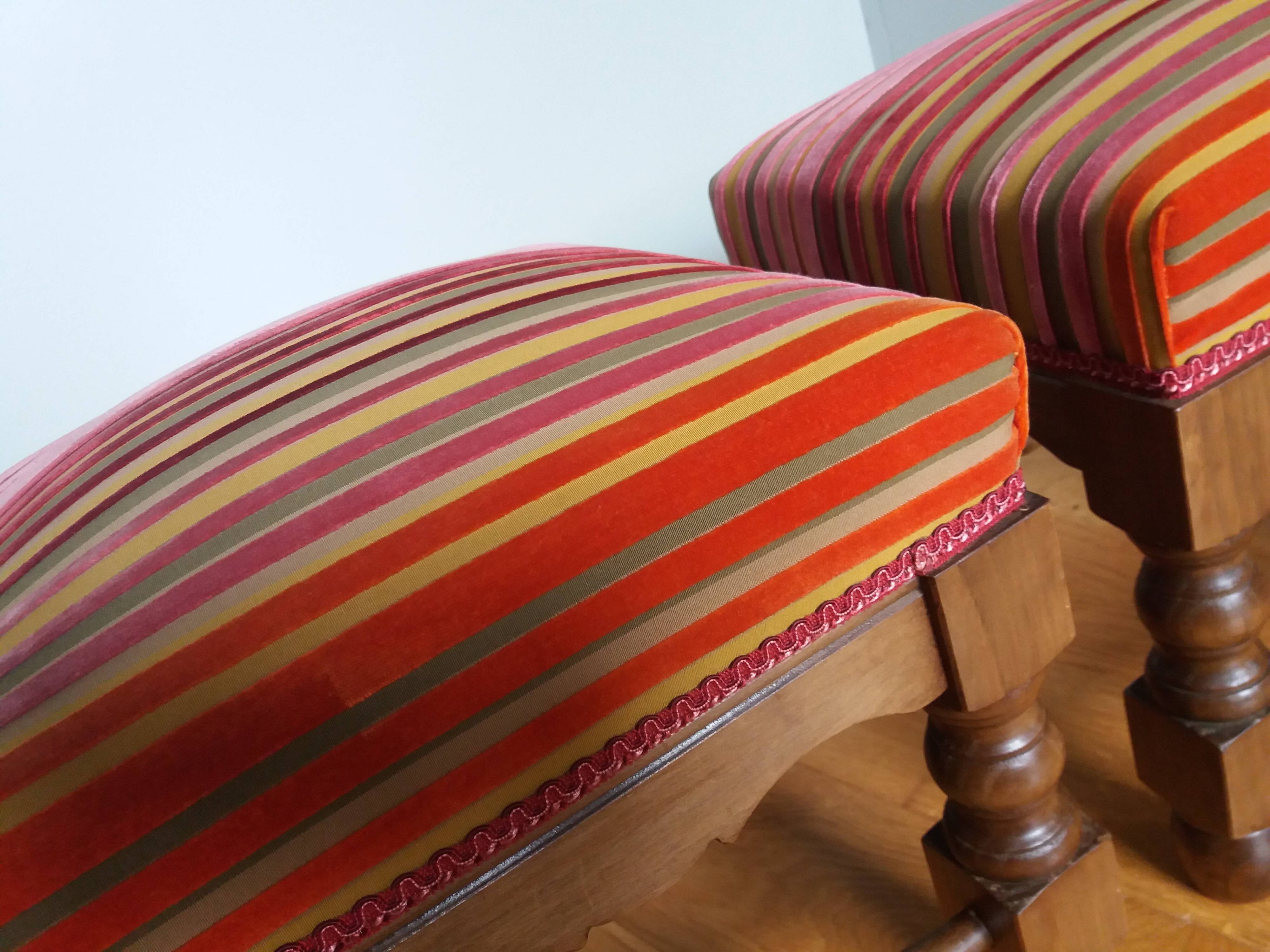 Velvet fabric footrest