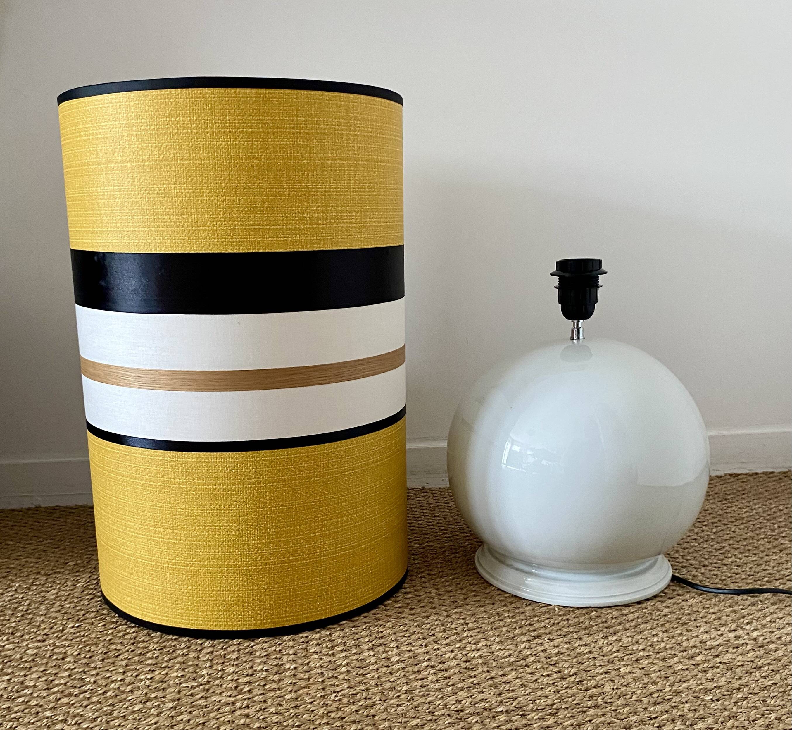 Lampe en porcelaine blanche 1970 et abat- jour contemporain