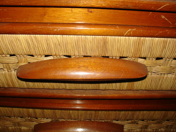 Commode en acajou et paillage vers 1950 de fabrication Mexicaine