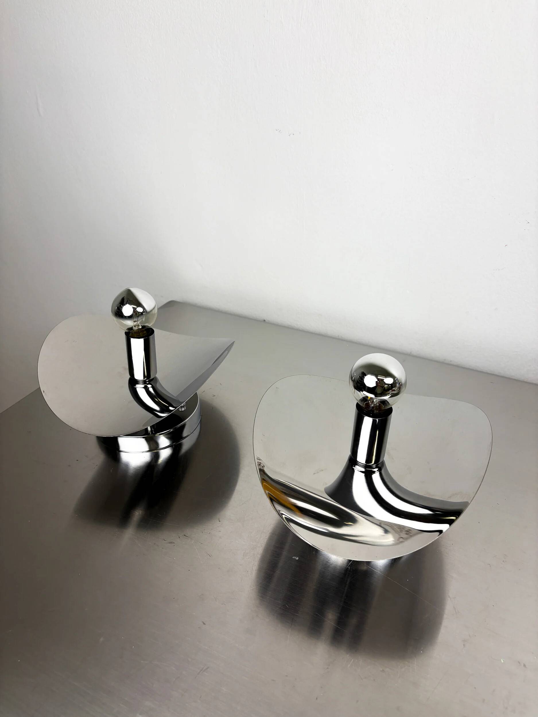 Paire de lampes murales "Folio", style spatial, métal chromé, Italie, 1970