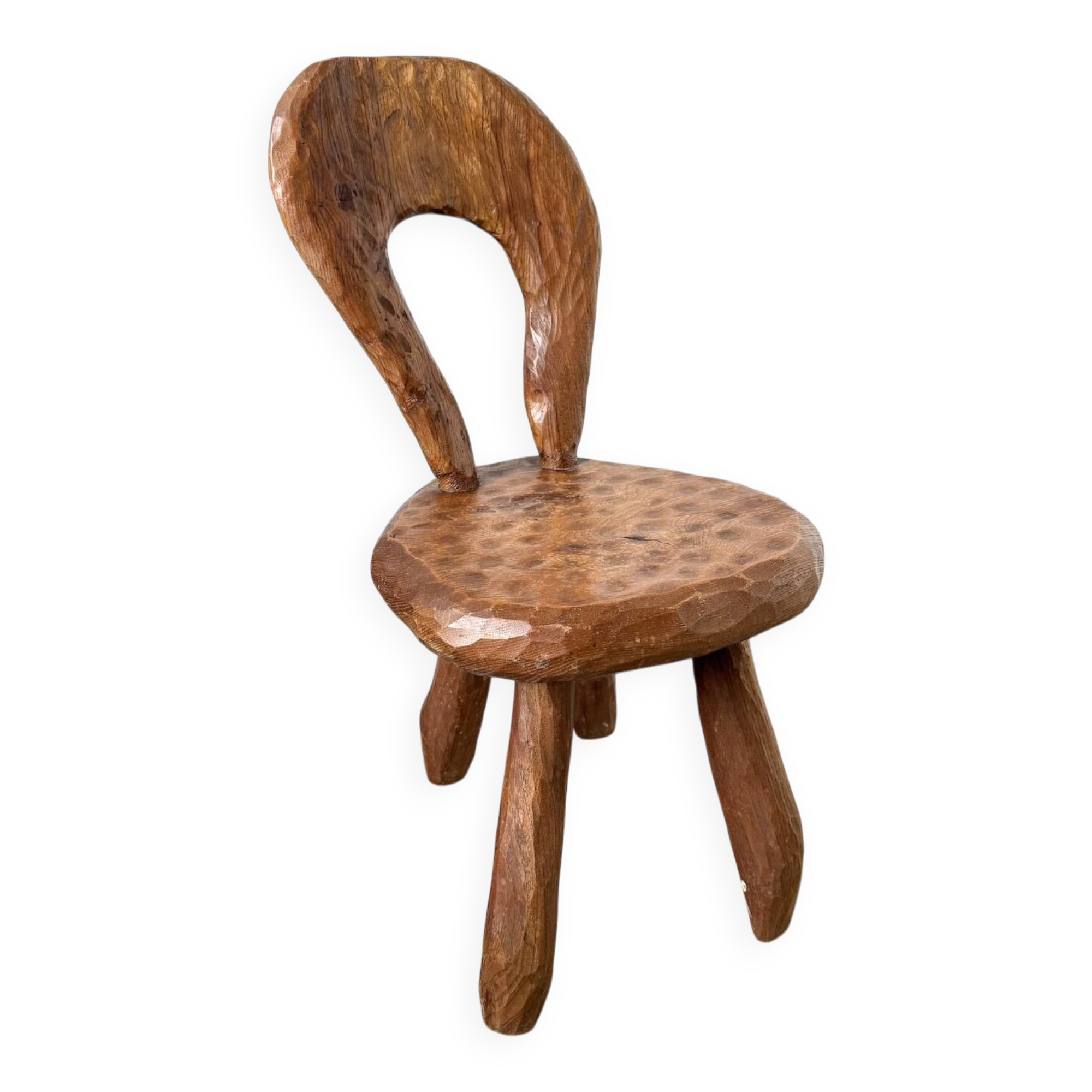 Petite chaise sculptée à la gouge