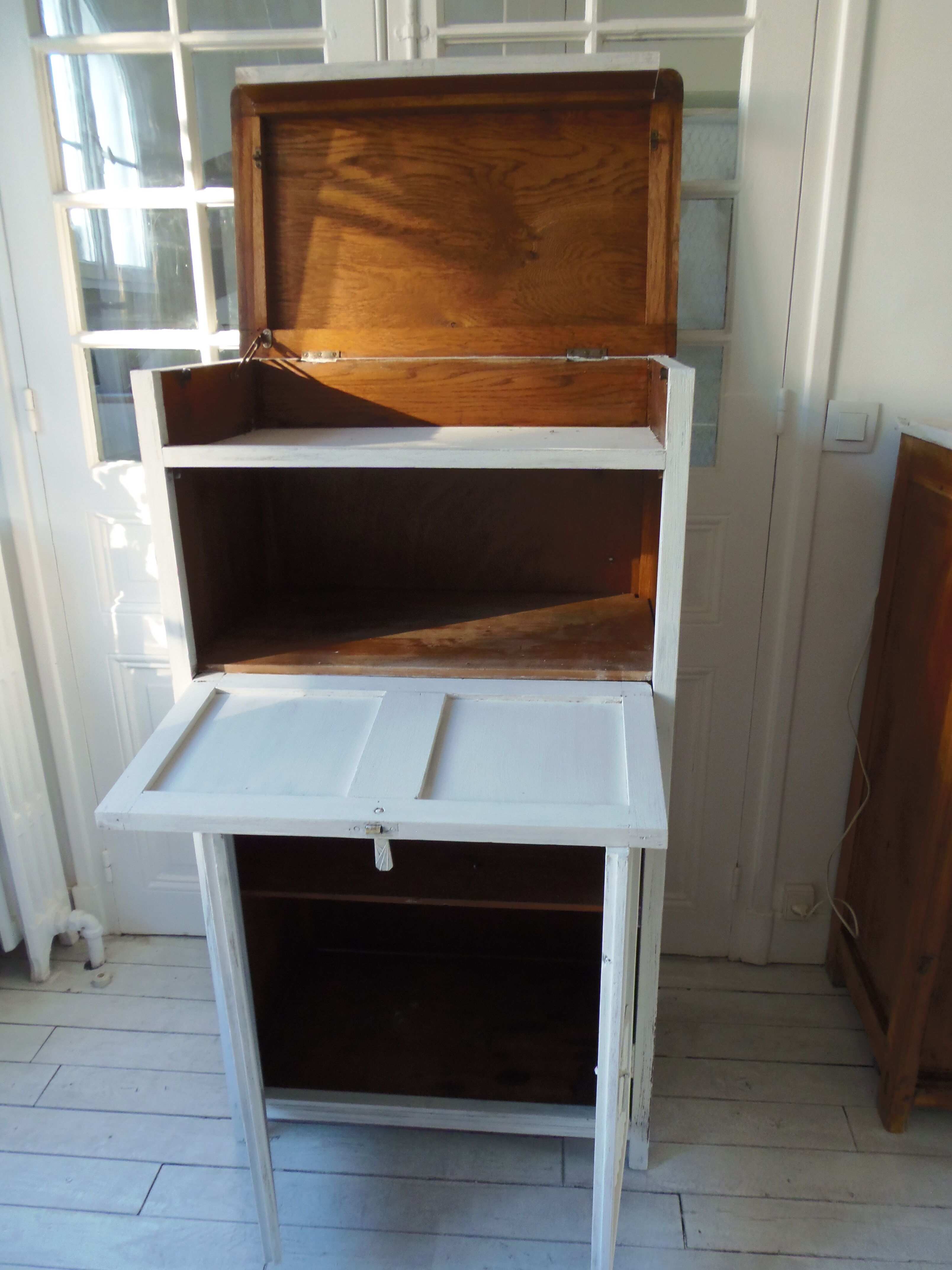 Furniture hifi Art deco Pearl gray patina powder, plateau oak. Furniture vintage revisited in air time for a refined, elegant atmosphere.