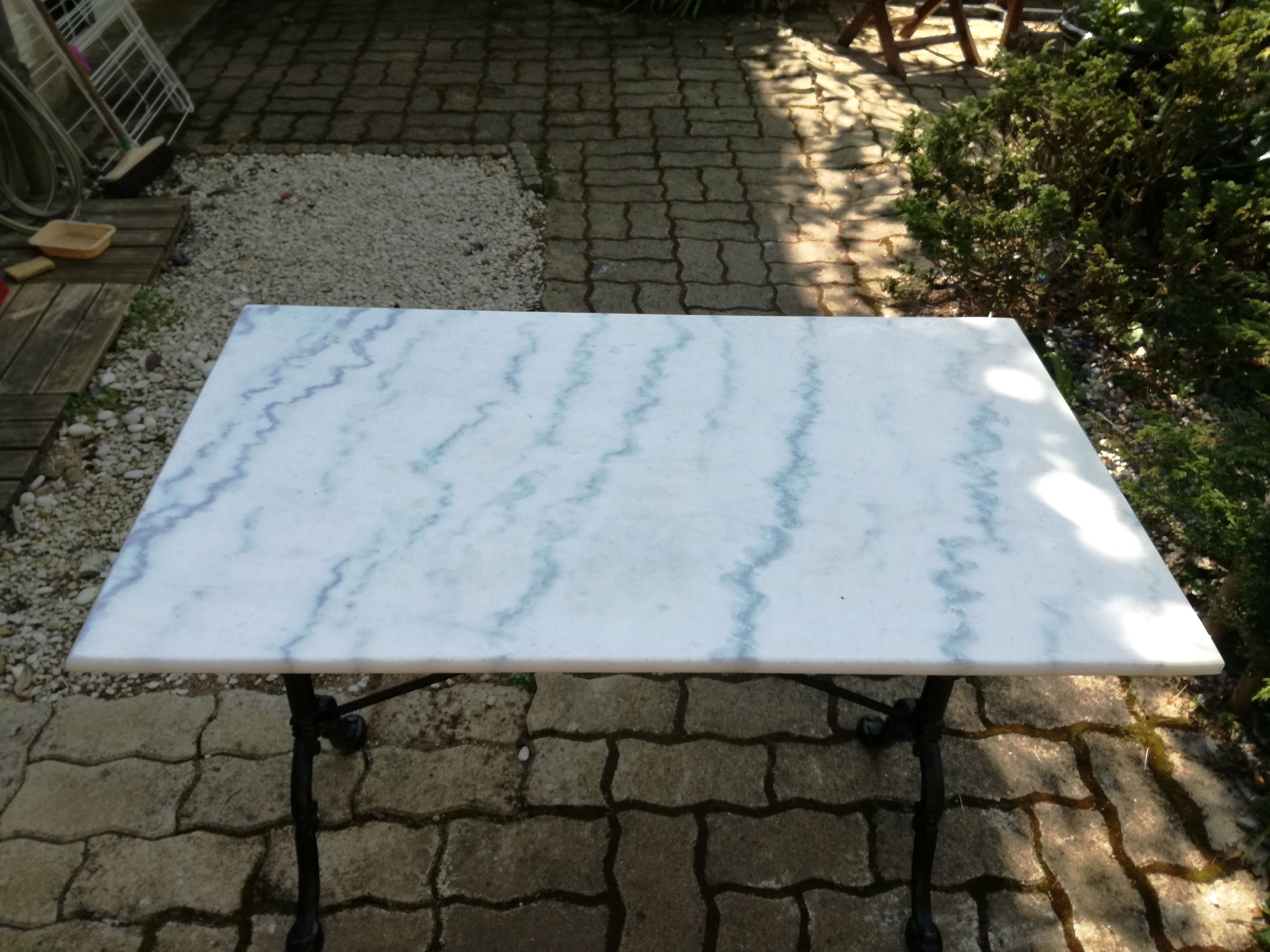 Bistro table in white marble and cast iron 1900