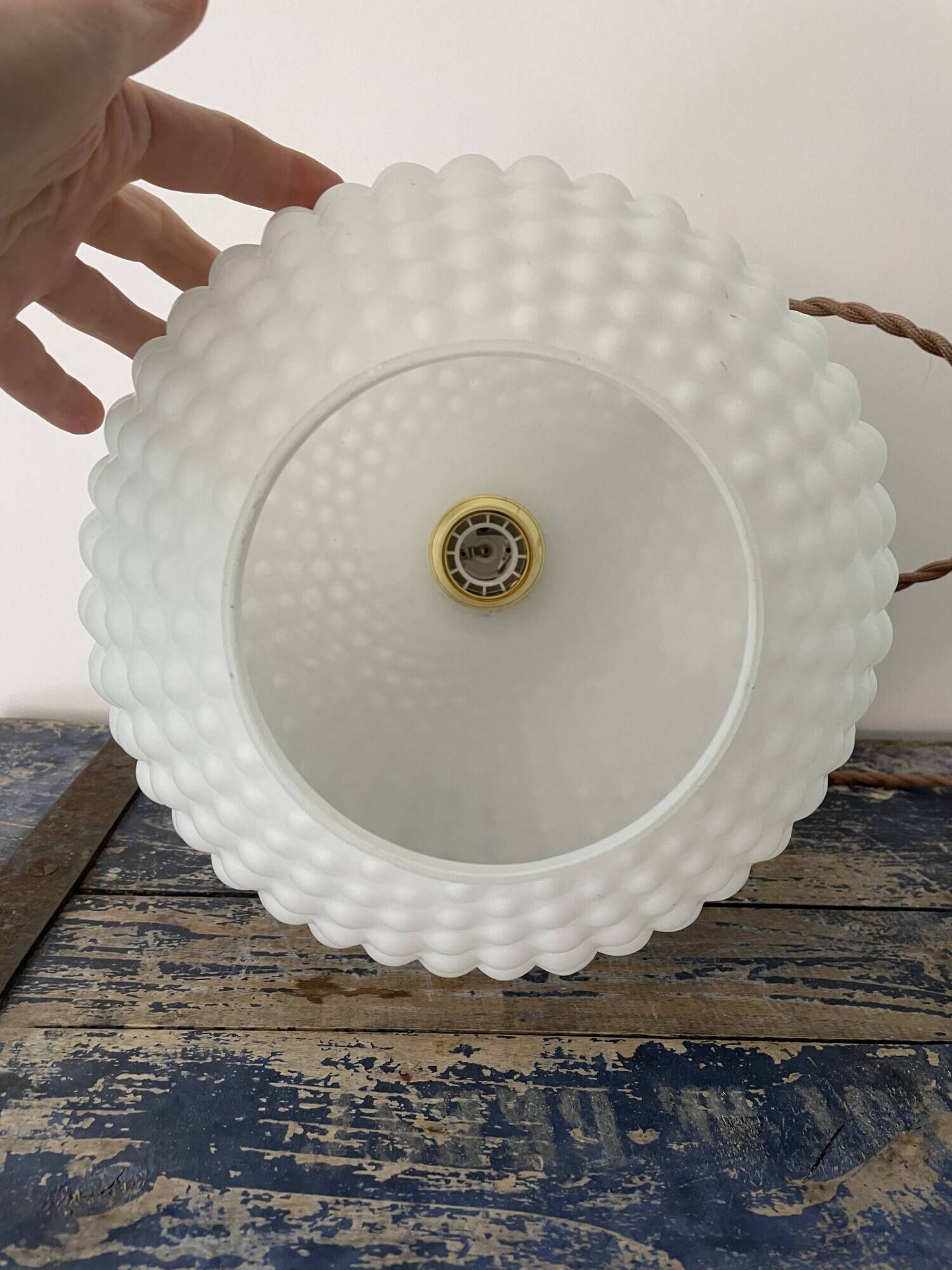 Large vintage suspension year 70 in white opaline with electrified bubbles to nine