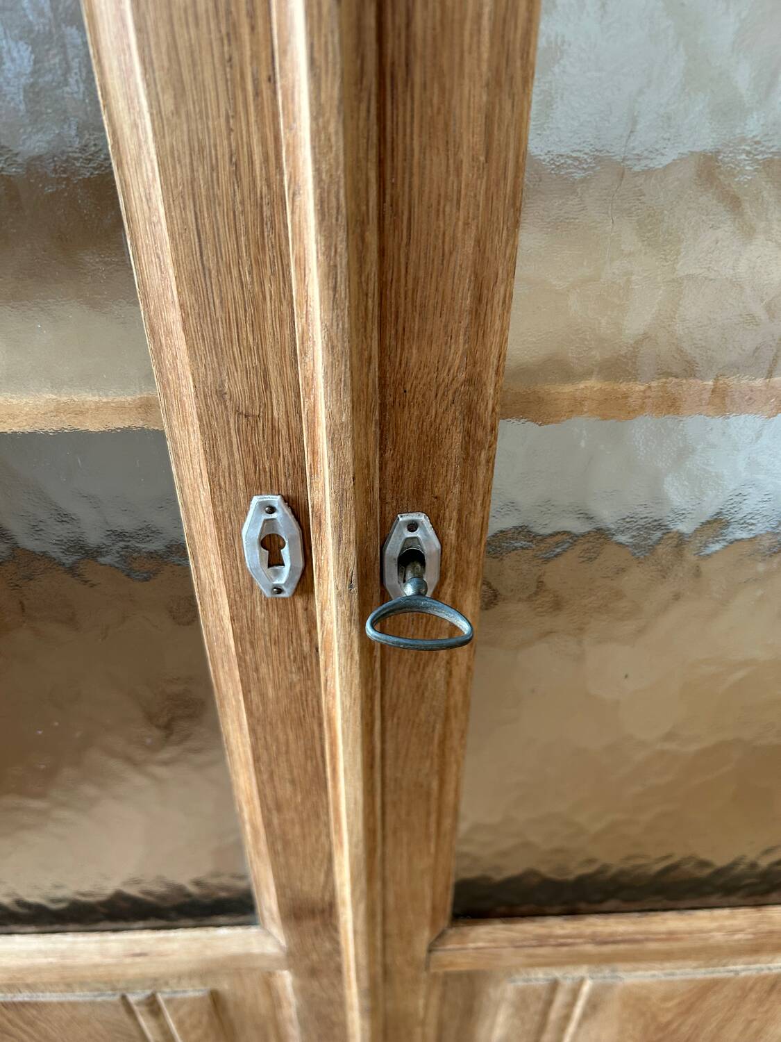 Glass cabinet in raw oak (renovated)