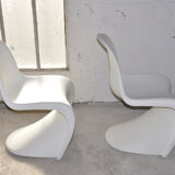 Pair of white chairs S Panton Vitra