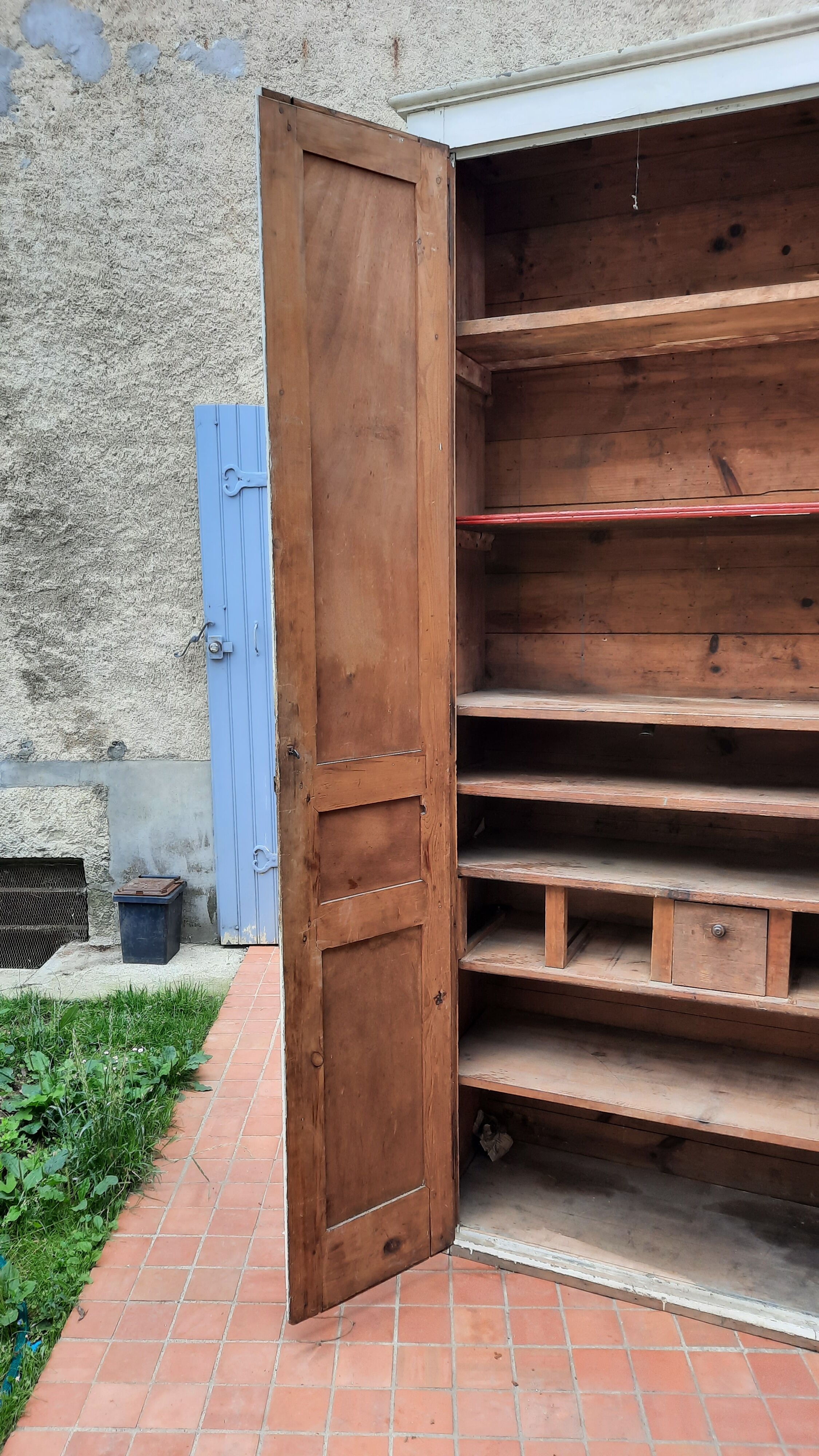 Armoire parisienne