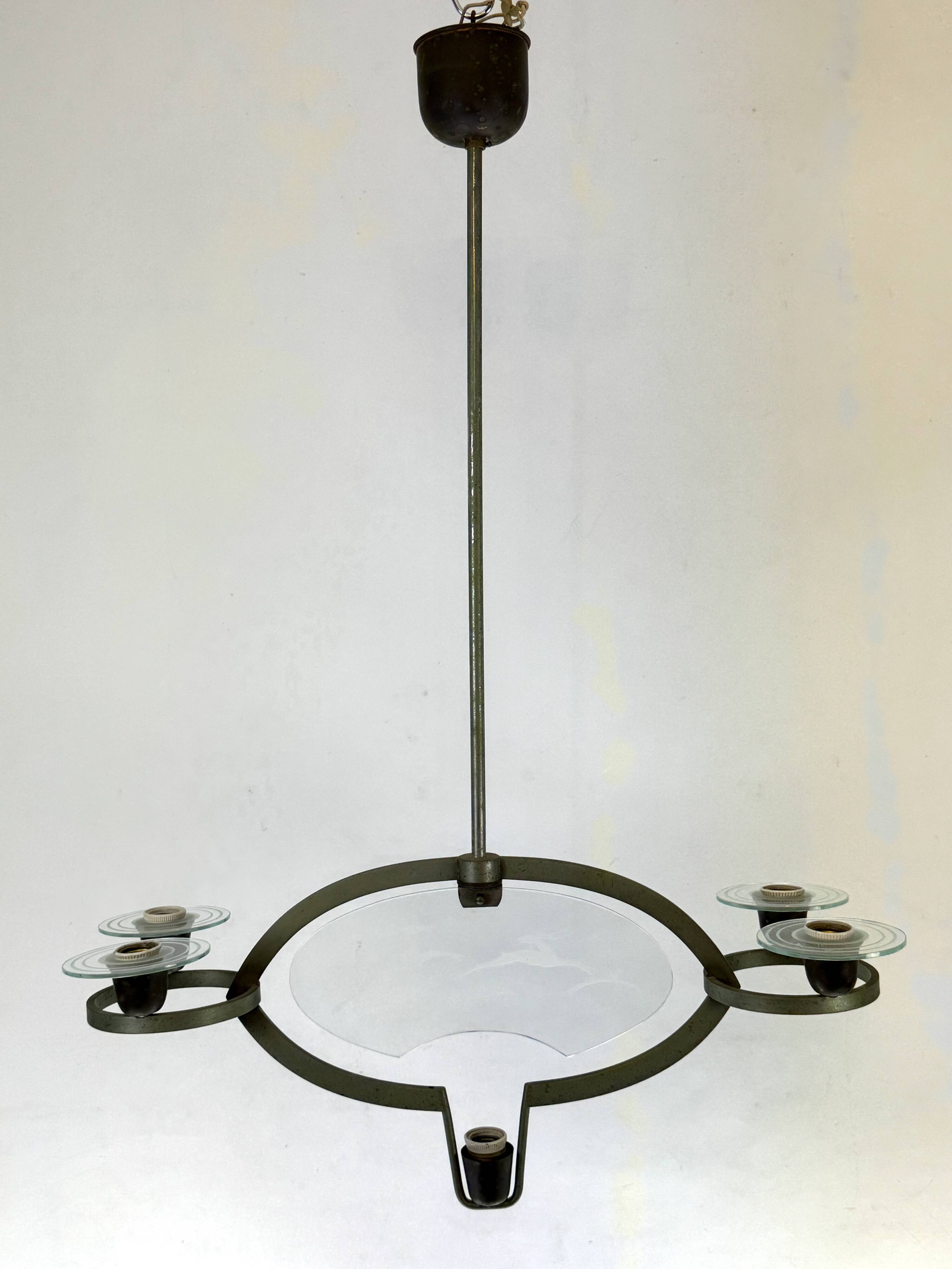 Pietro Chiesa, Art Deco chandelier in solid lacquered brass and glass. Italy 1930s