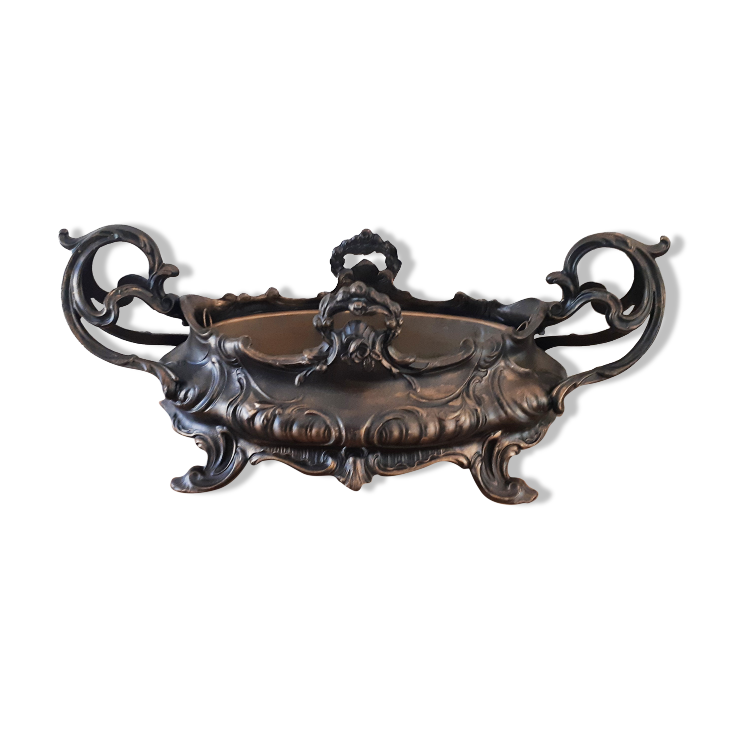 Restyled regulated planter