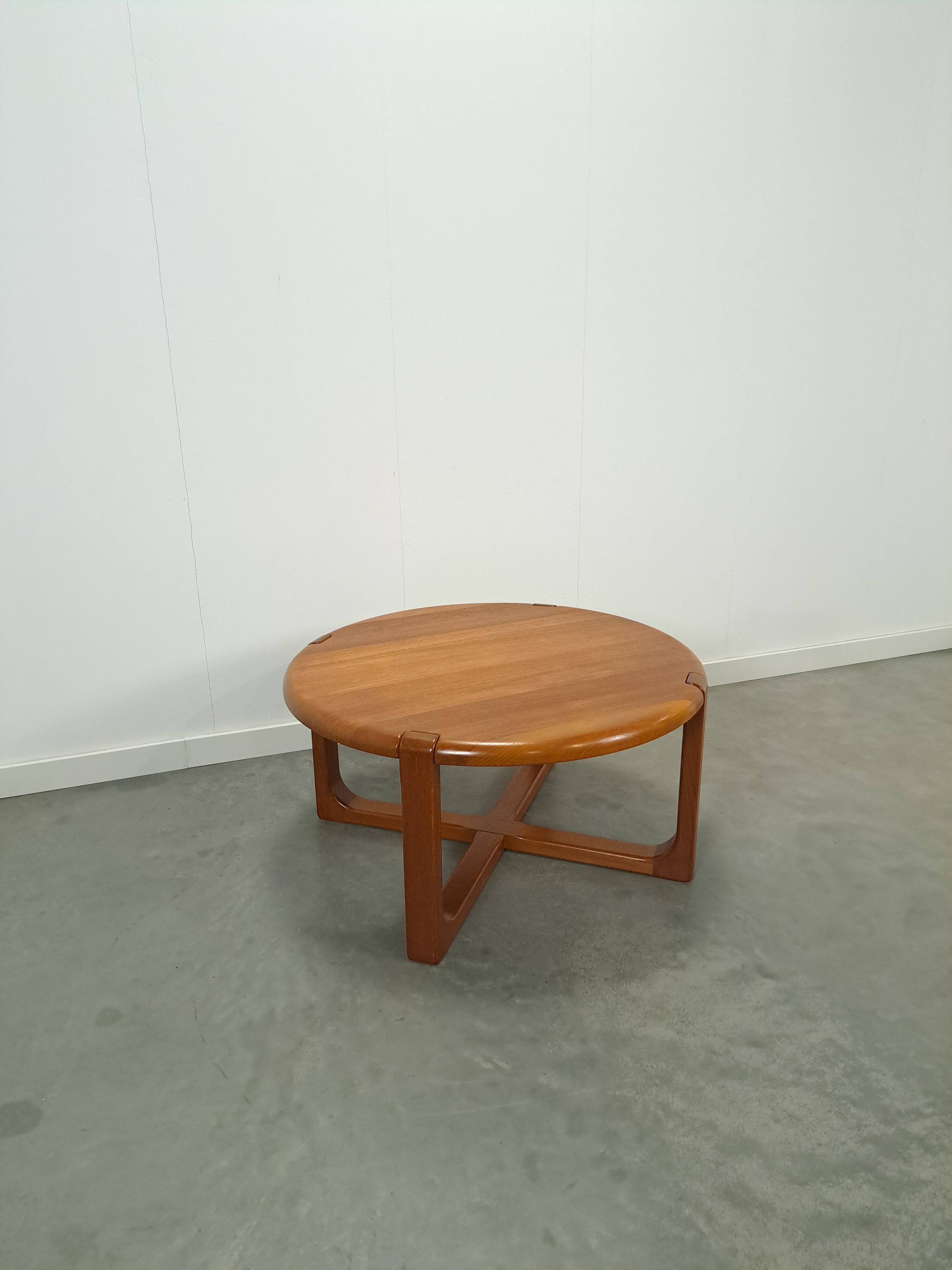 Table basse ronde en teck Niels Bach Danemark