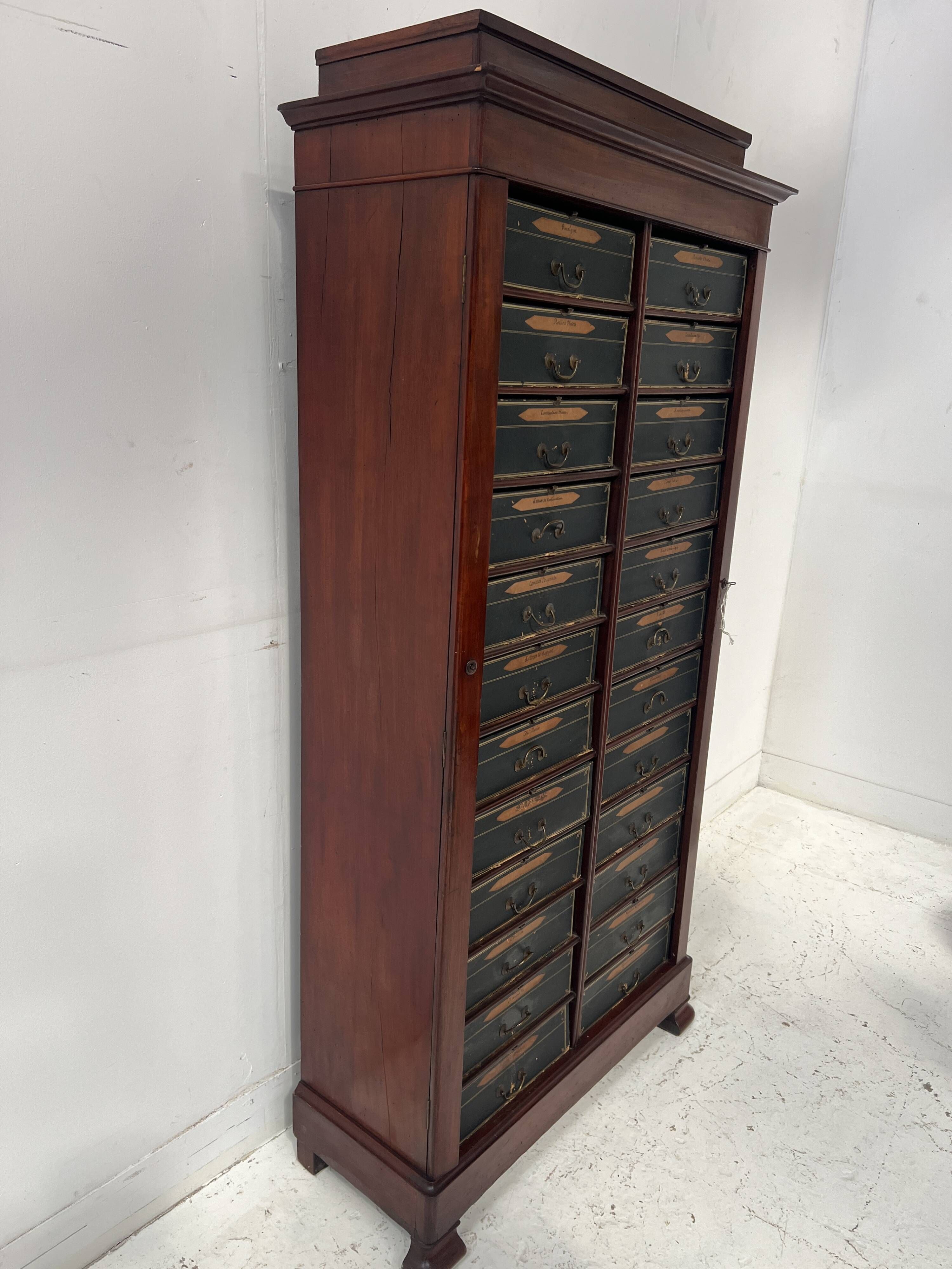 Louis Philippe period cabinet in mahogany veneer, 19th century.