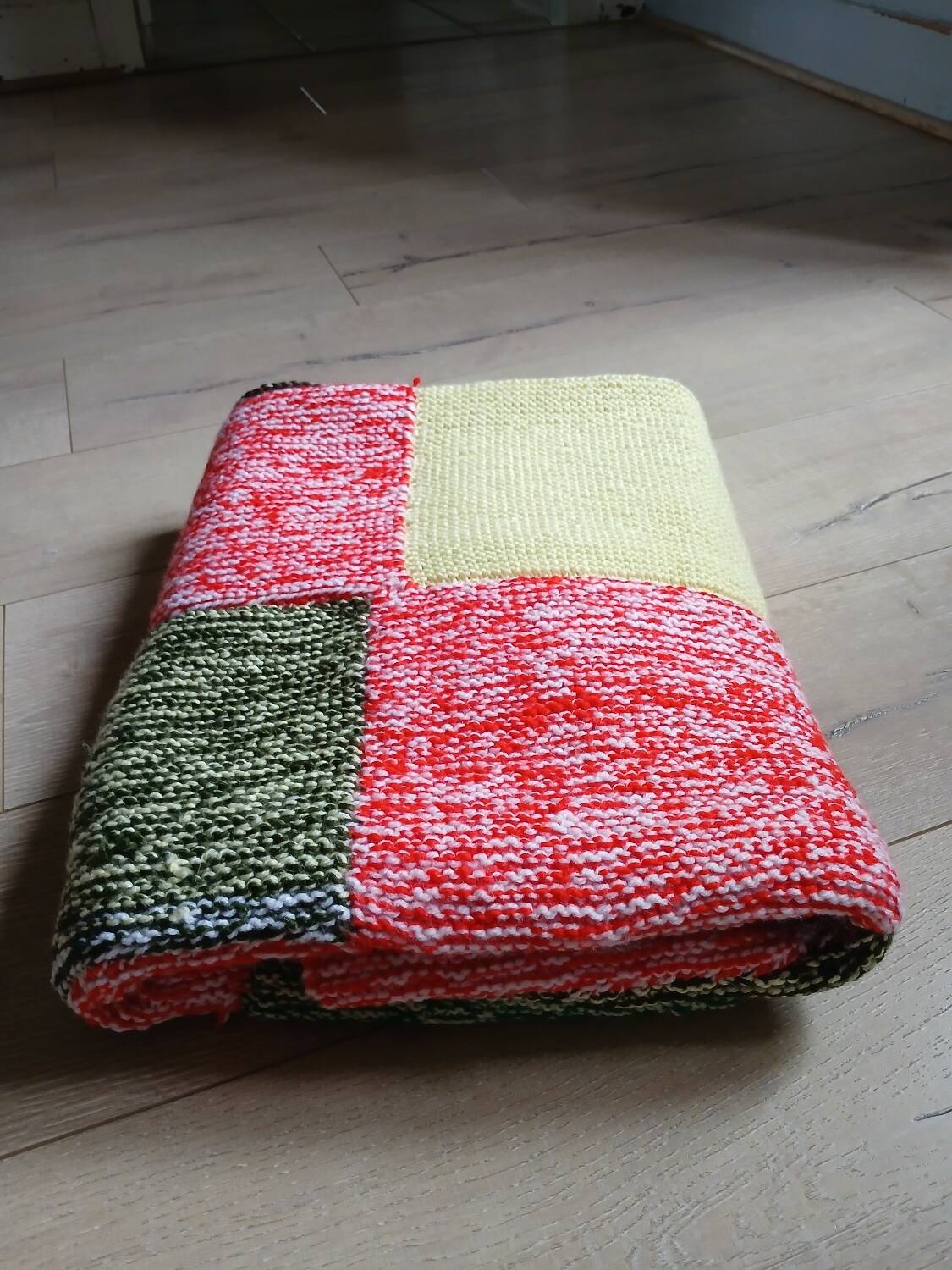 Plaid patchwork hand-knitted