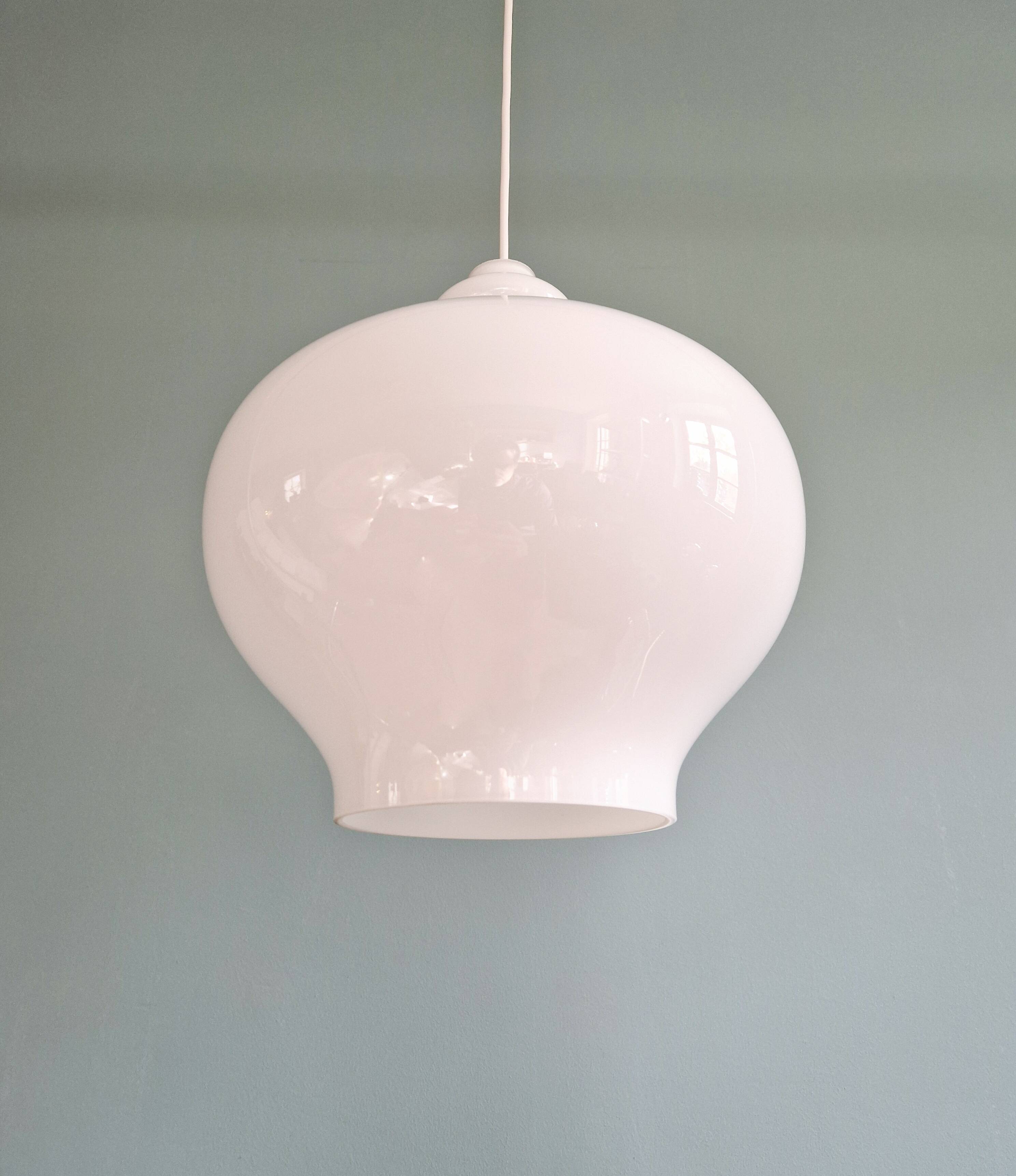 Suspension scandinave en opaline blanche, H.A. Jakobsson, 1960