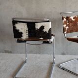 Paire de chaises cantilever en poil de poney