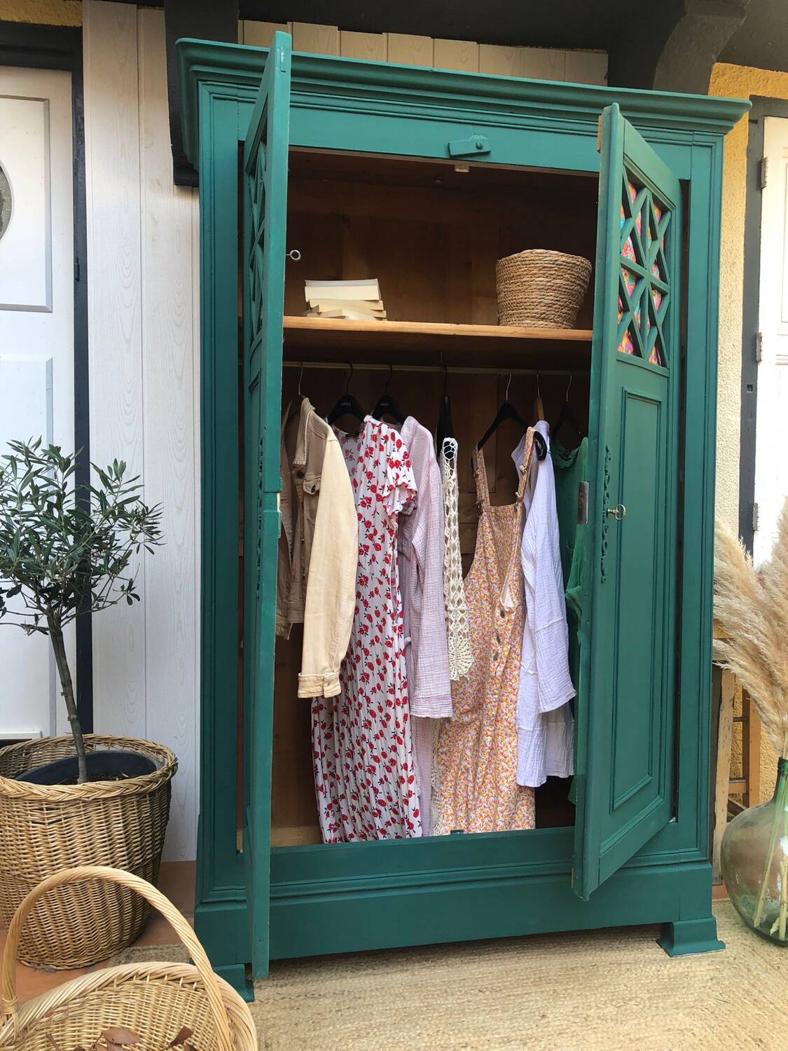 Armoire parisienne restaurée