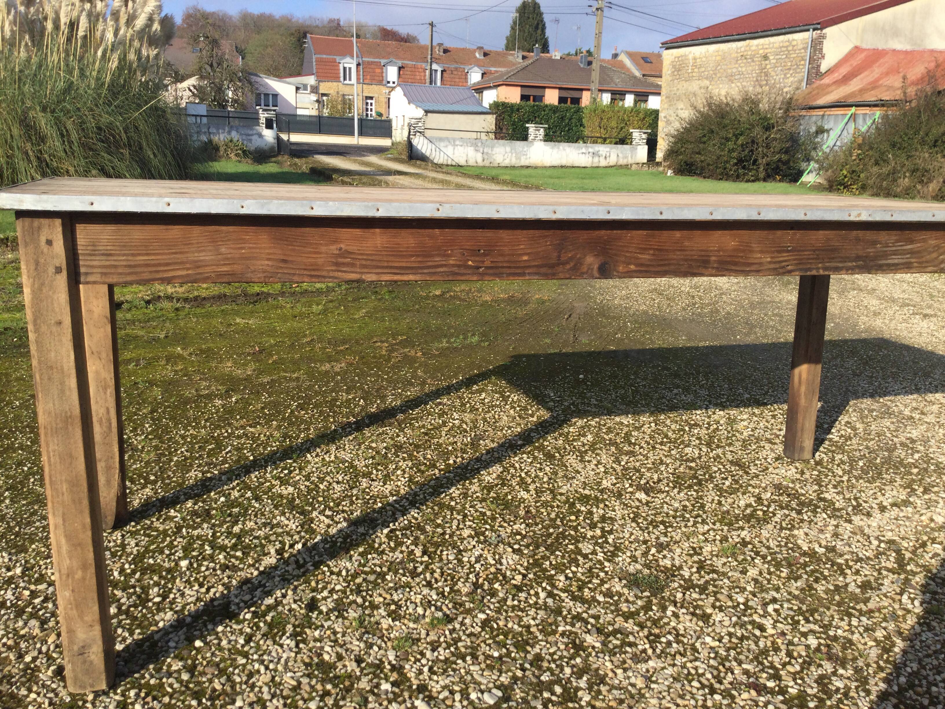 Farm table
