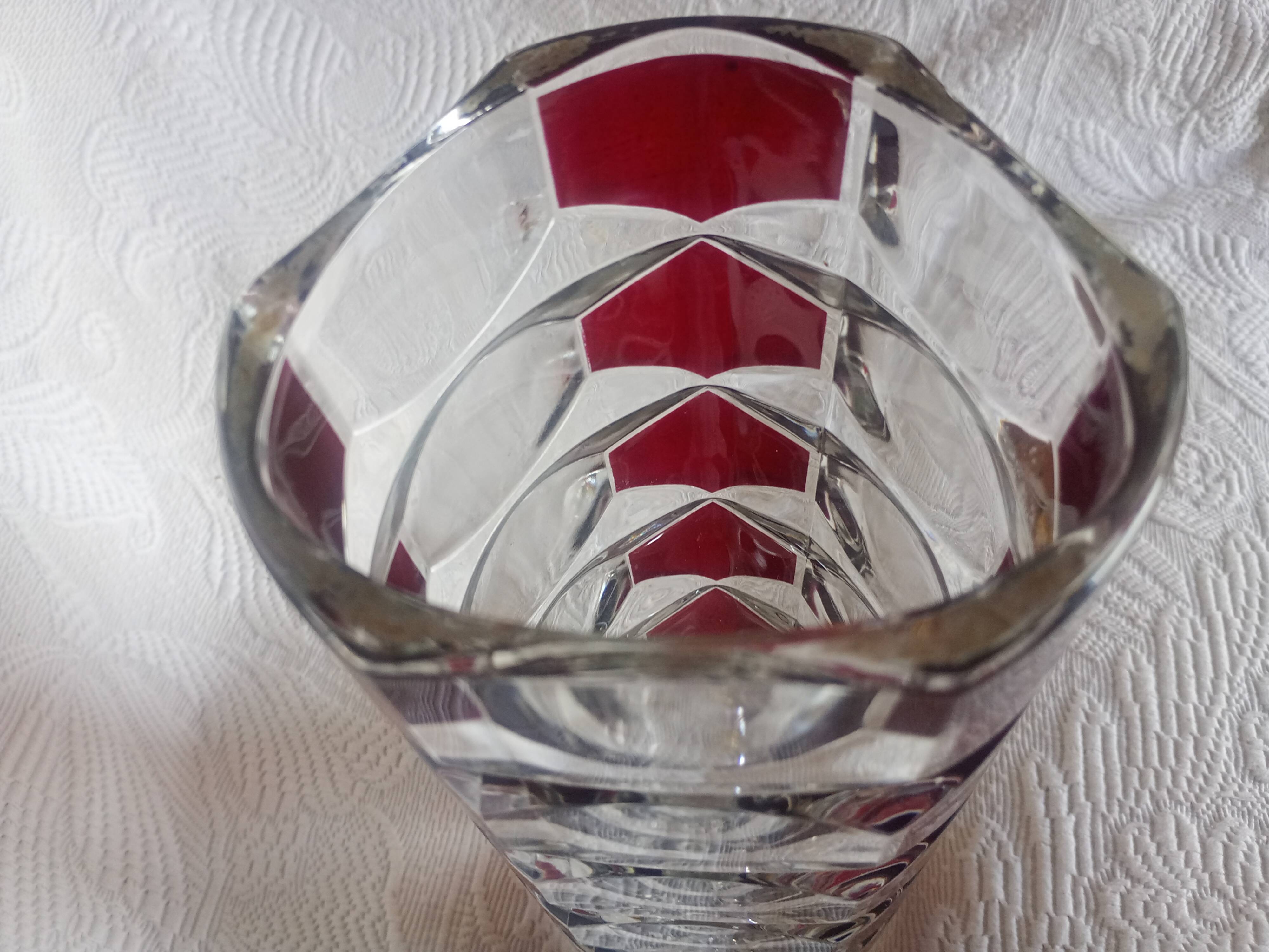 Vase - 3-sided faceted overlay ruby red - 24cm moulded crystal glass