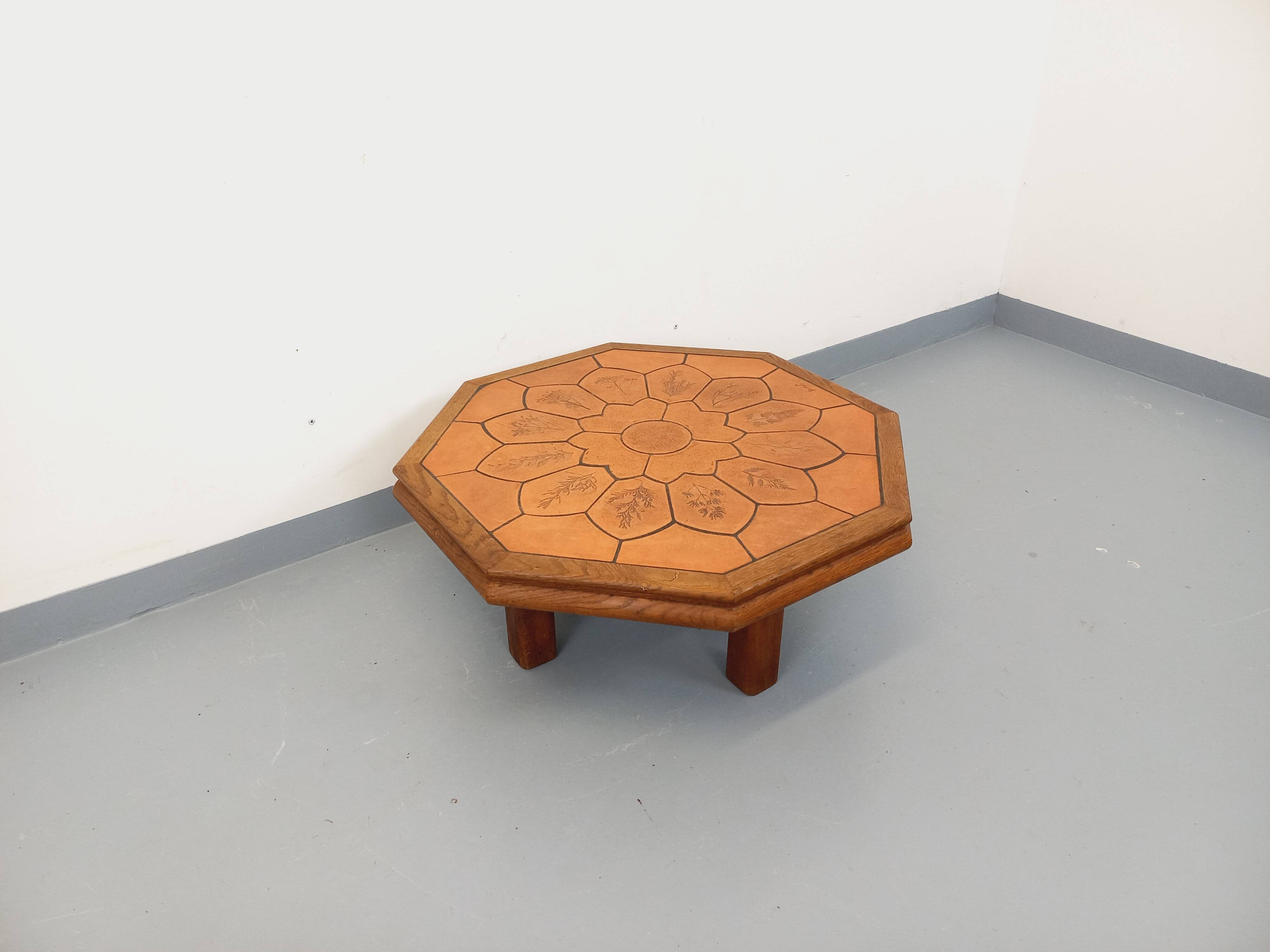 Octagonal coffee table Barrois with vintage herbarium patterns in oak and ceramic.