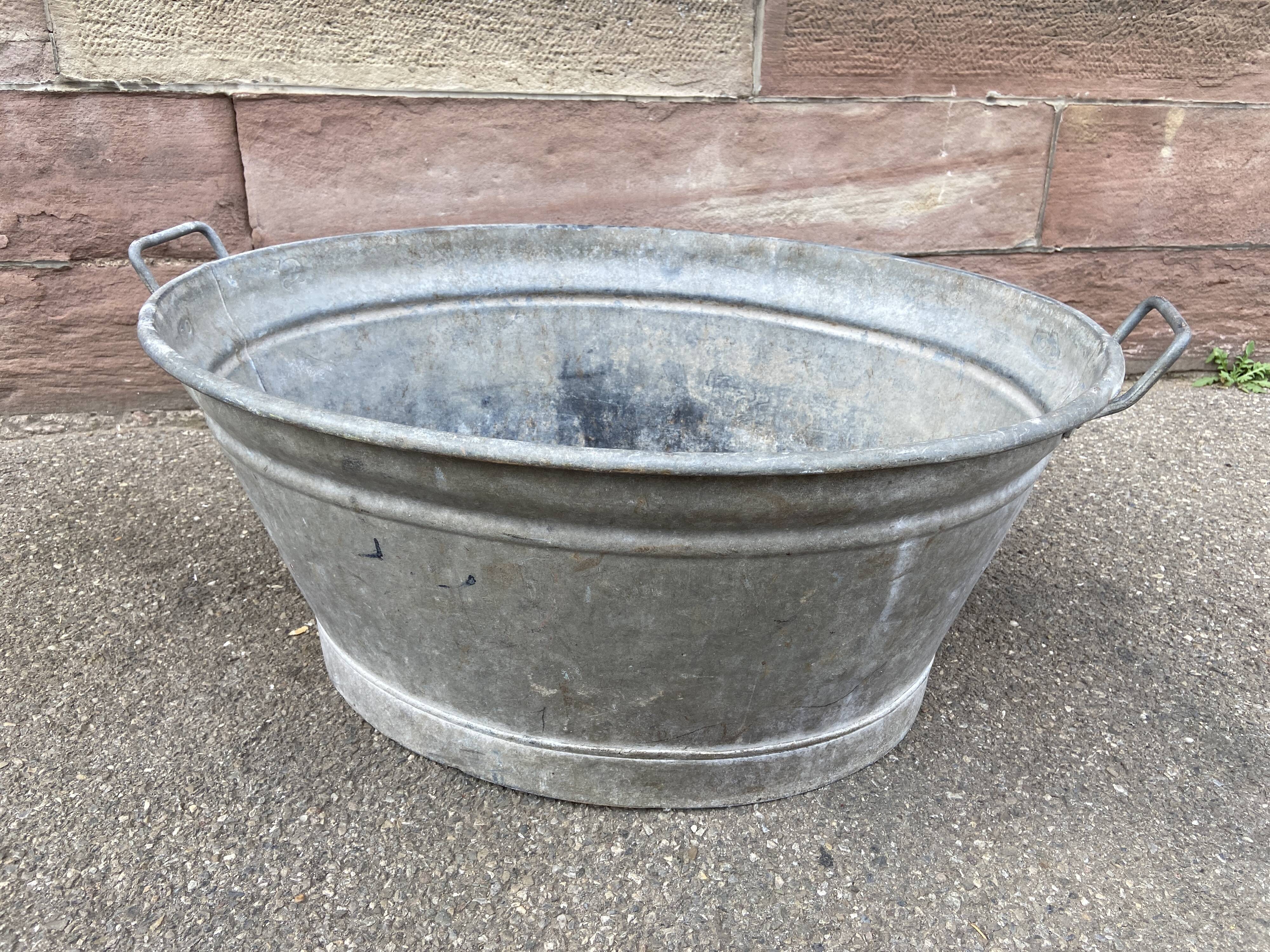 Very large vintage zinc basin 70 liters