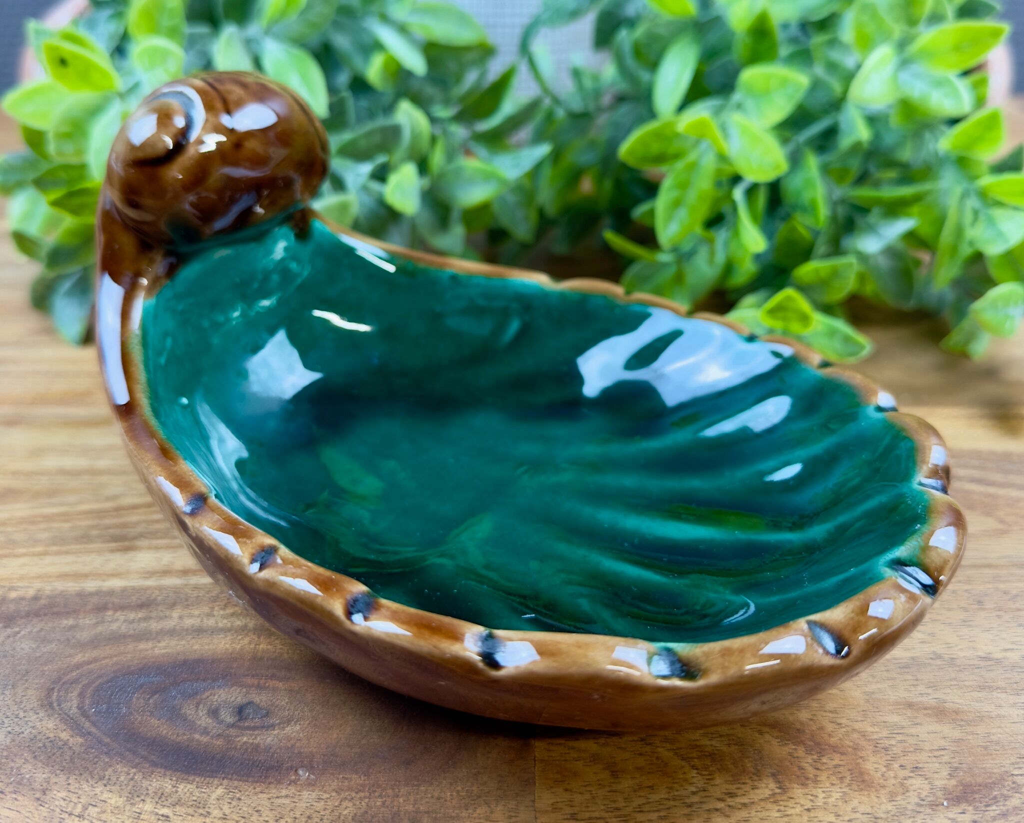 Decorative ceramic catchall in leaf shape – vintage