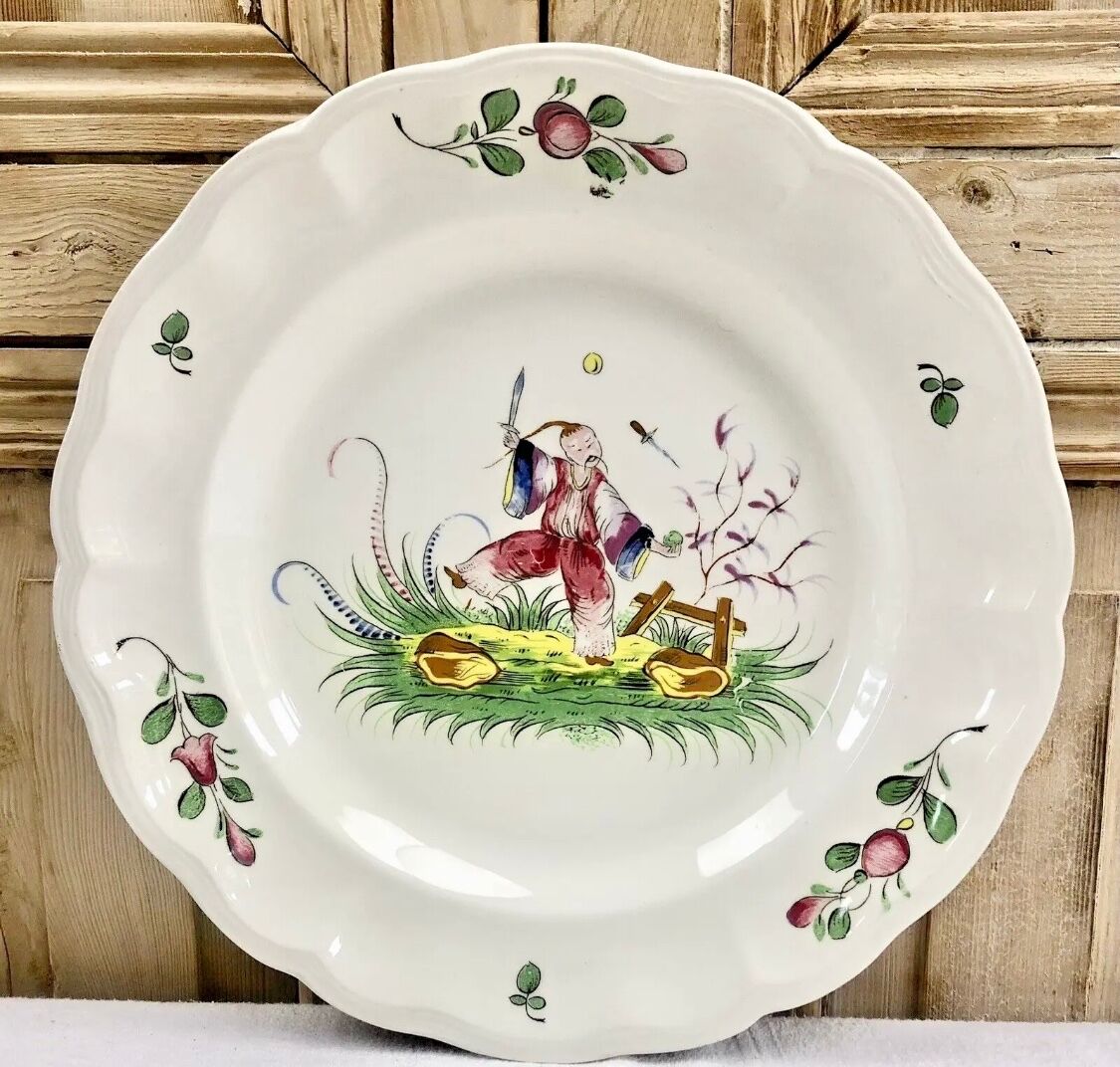 Hollow round dish décor with Chinese Saint Clément Lunéville