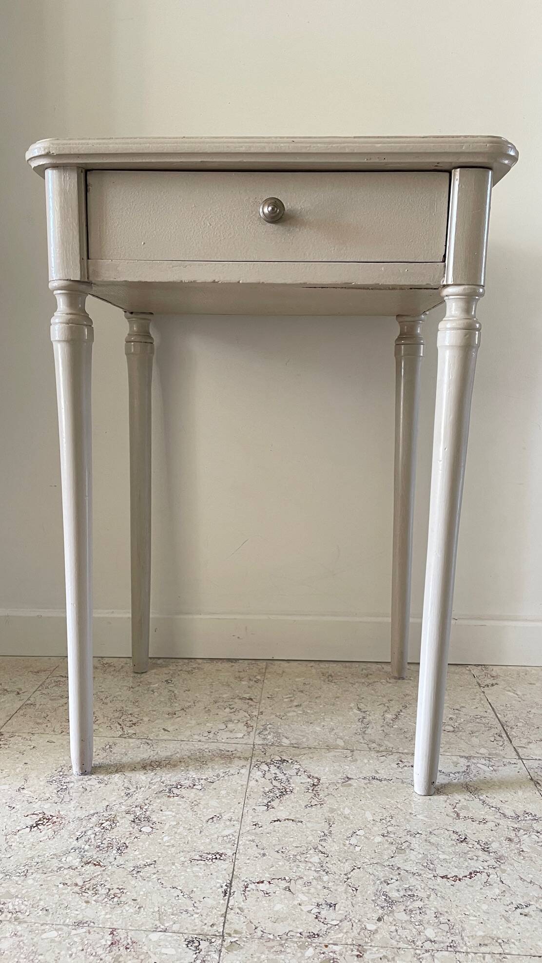 Antique bedside table with 1 drawer