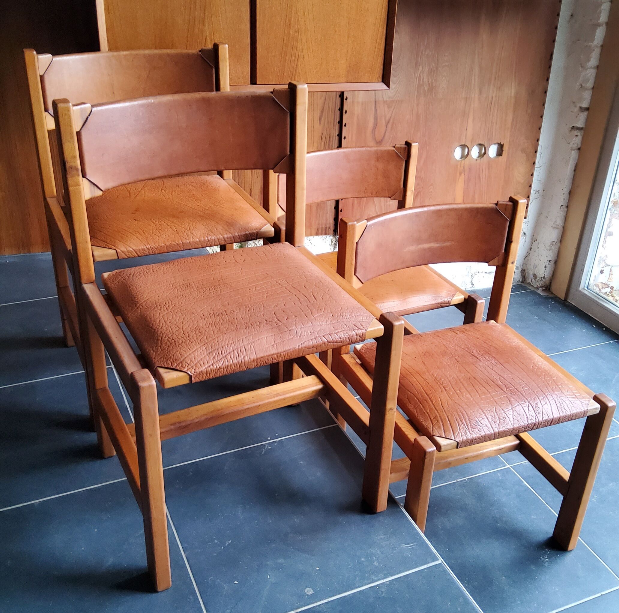 Chairs Maison Regain solid elm structure, leather seat and back