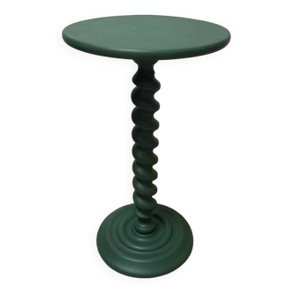 Pedestal table with turned foot