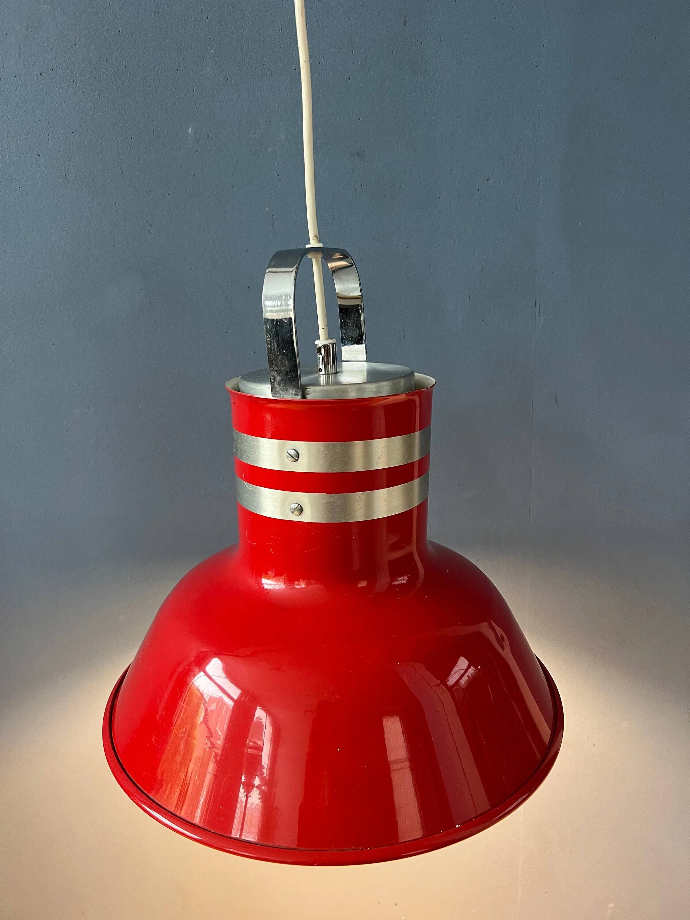 Suspension « Bucket » rouge Space Age par Ateljé Lyktan