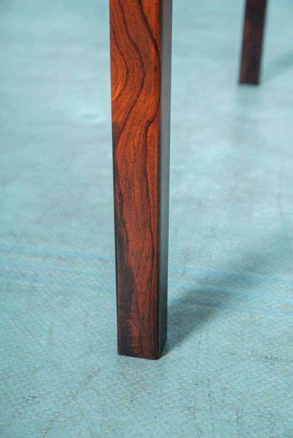 Table basse scandinave vintage rénovée, table moderne du milieu du siècle.