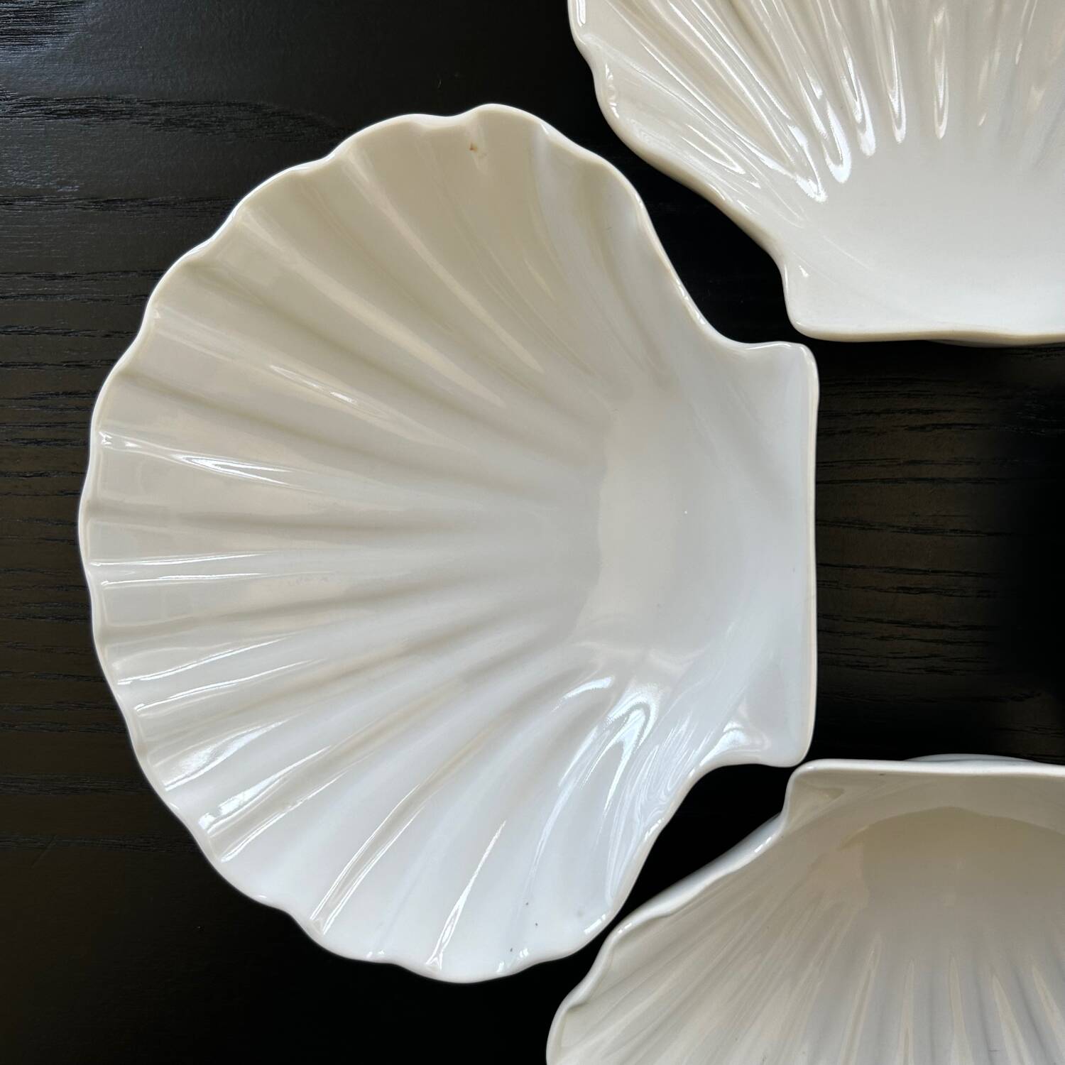 Set of 4 shell-shaped bowls