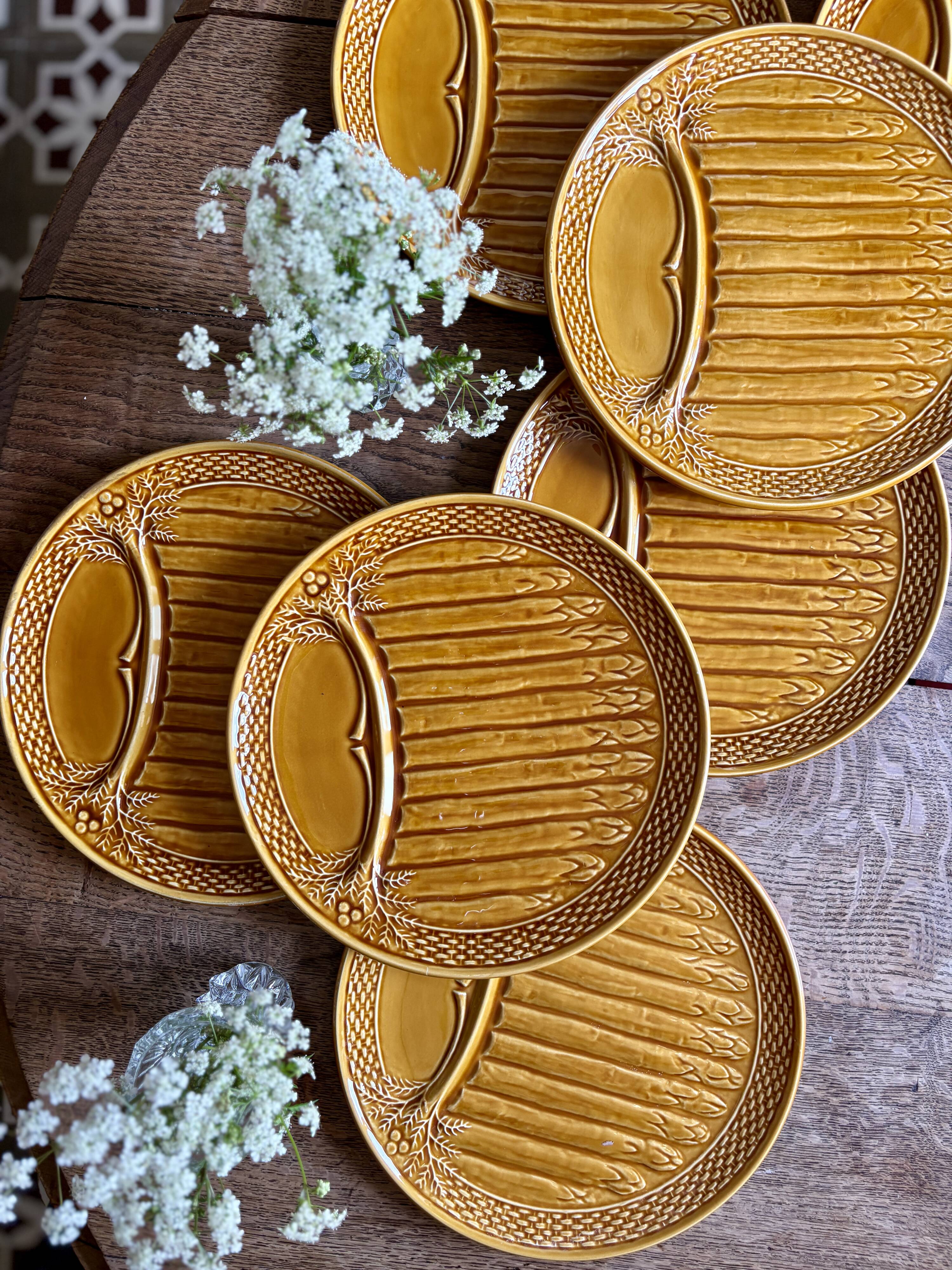 Lot de 7 assiettes à asperges vintage