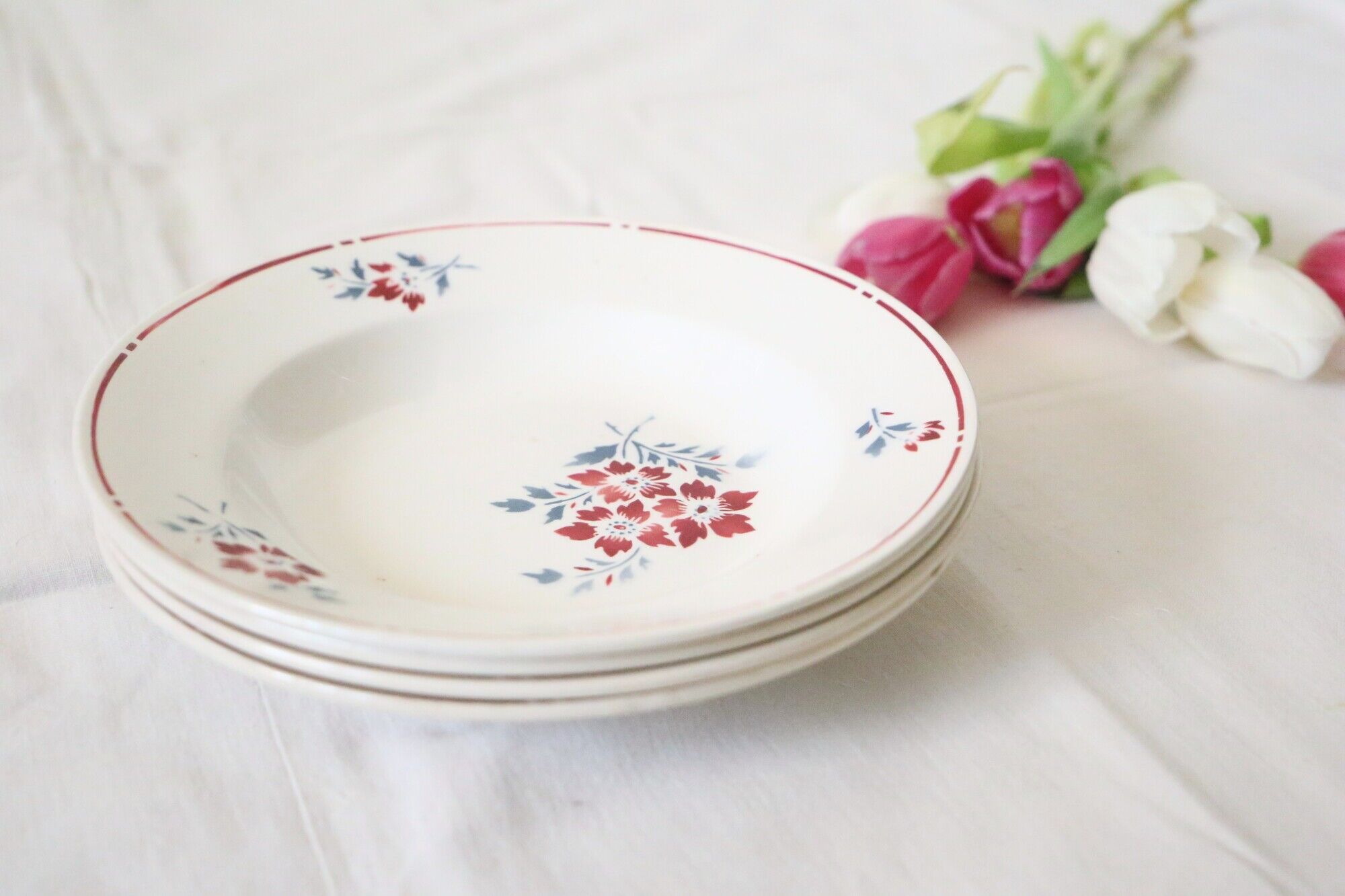 Set of 4 hollow plates, Moulin des Loups, Victor motif