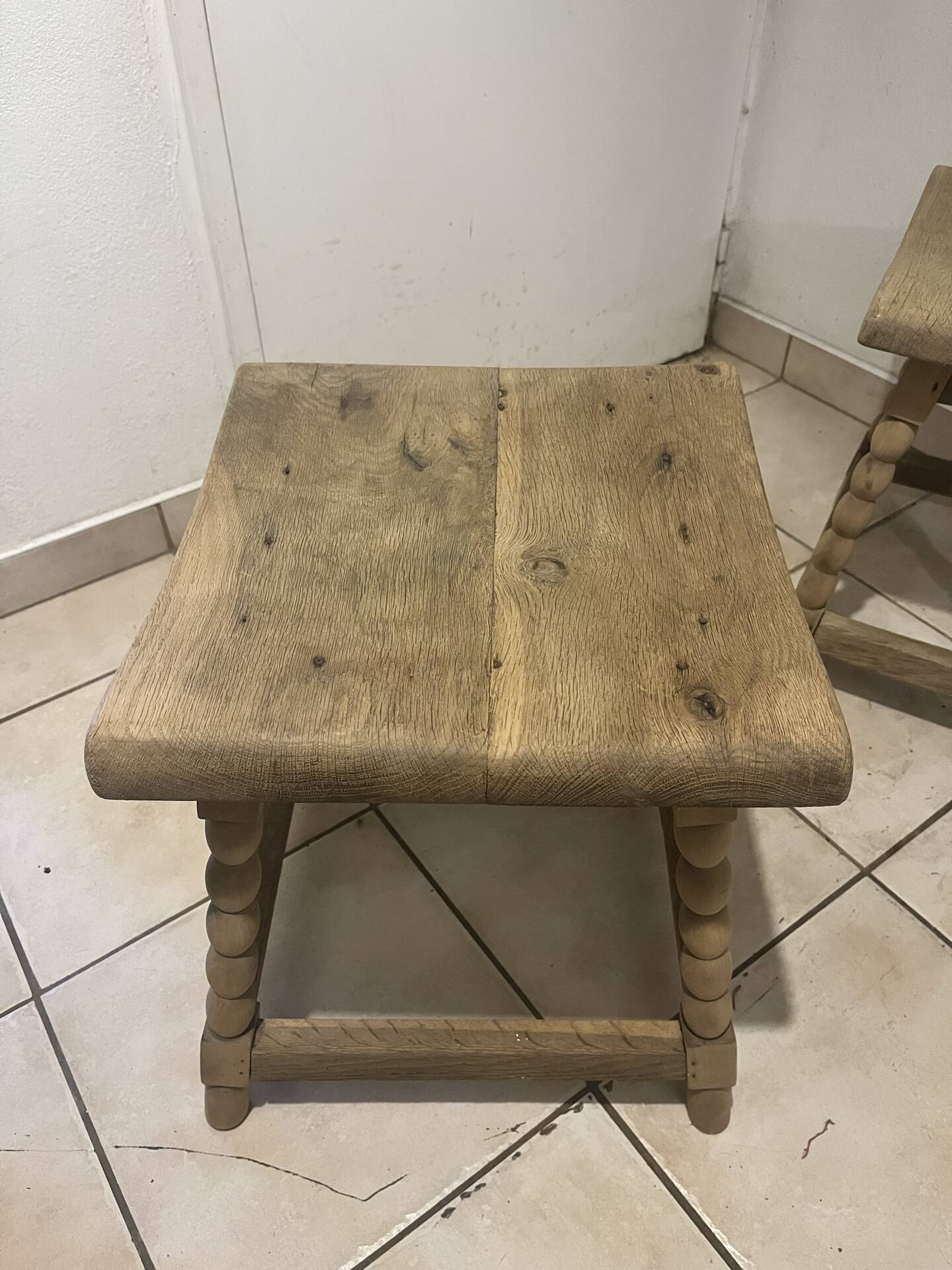 Pair of vintage stools in raw solid wood — Turned ball feet