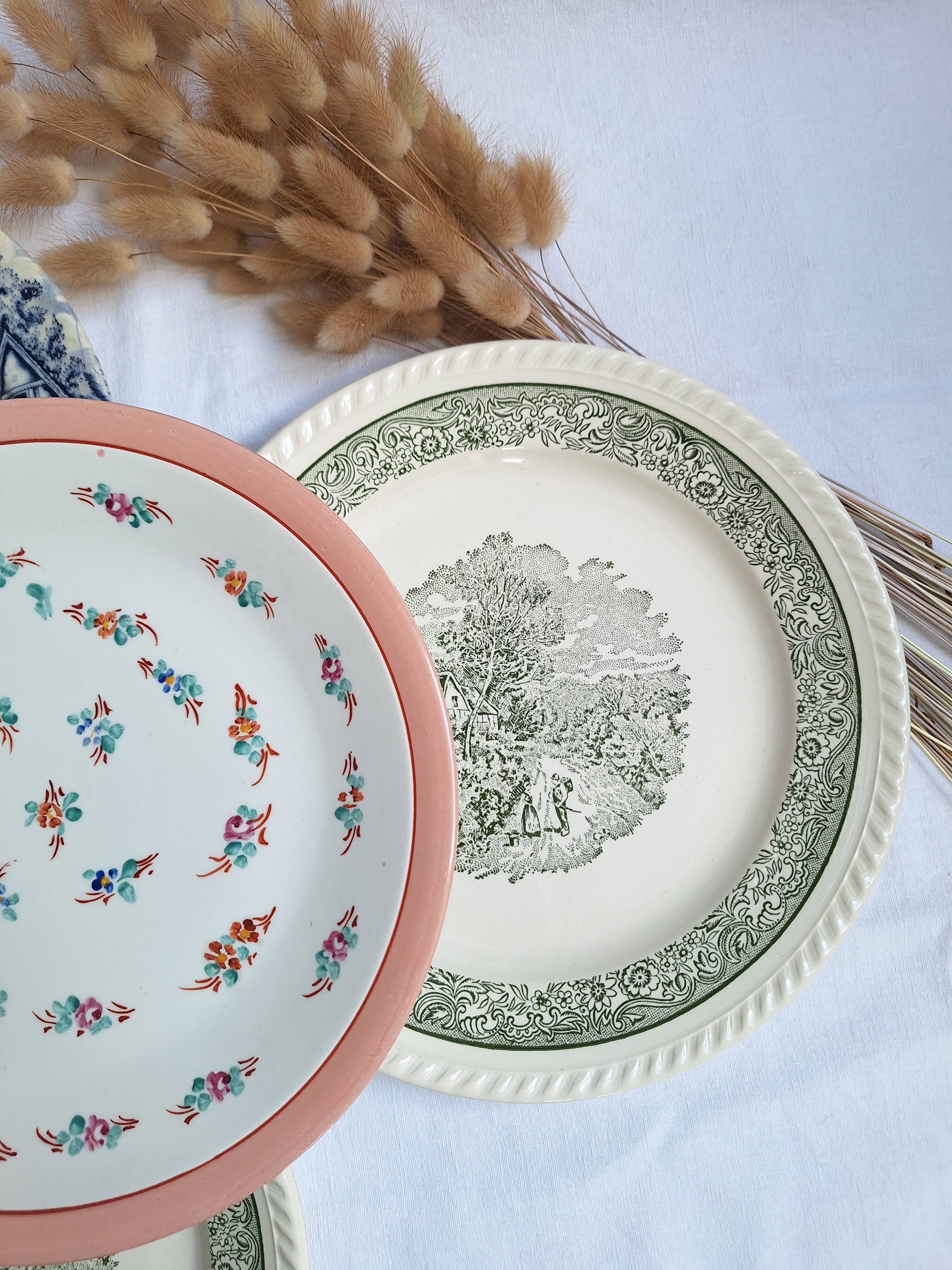 Vintage flat plates green blue pink