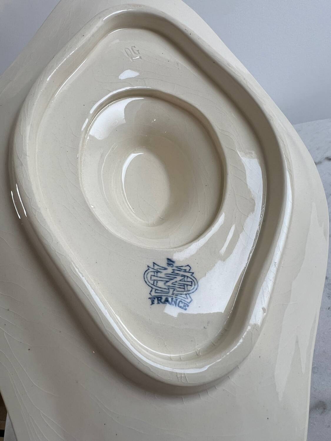 Gien sauce boat, garlands 1937, ironstone