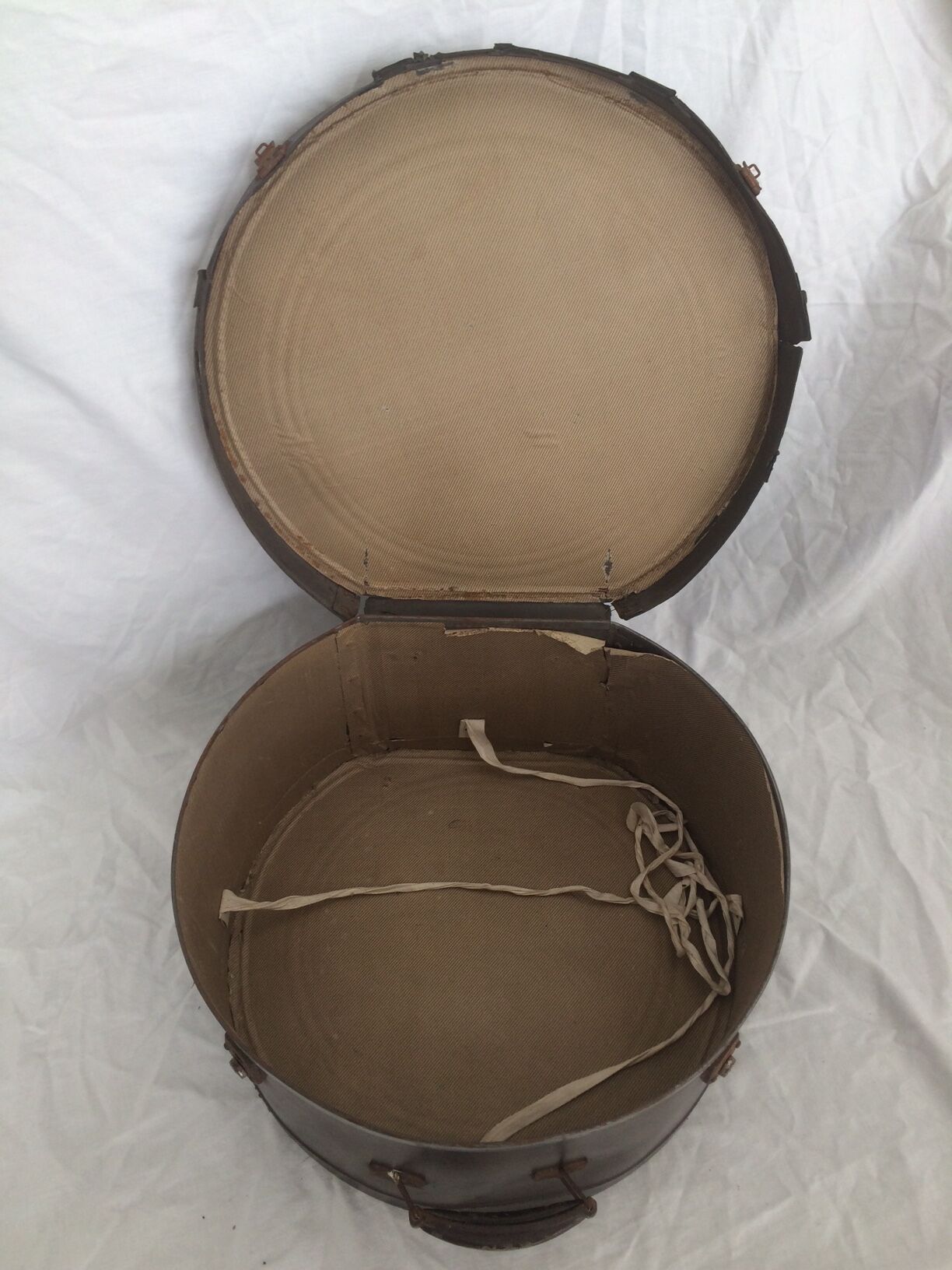 Suitcase time hat box