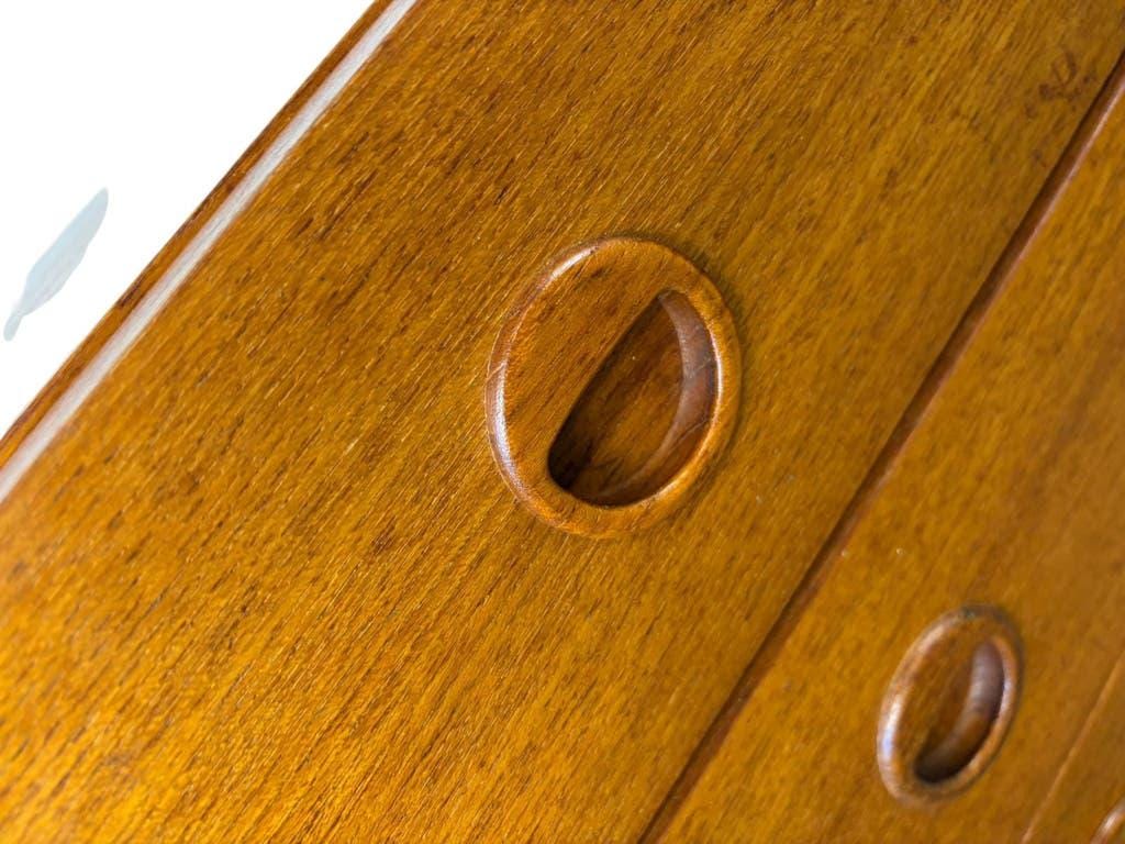 Vintage wooden chest of drawers