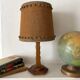 Lampe art déco en bois sculpté et jute