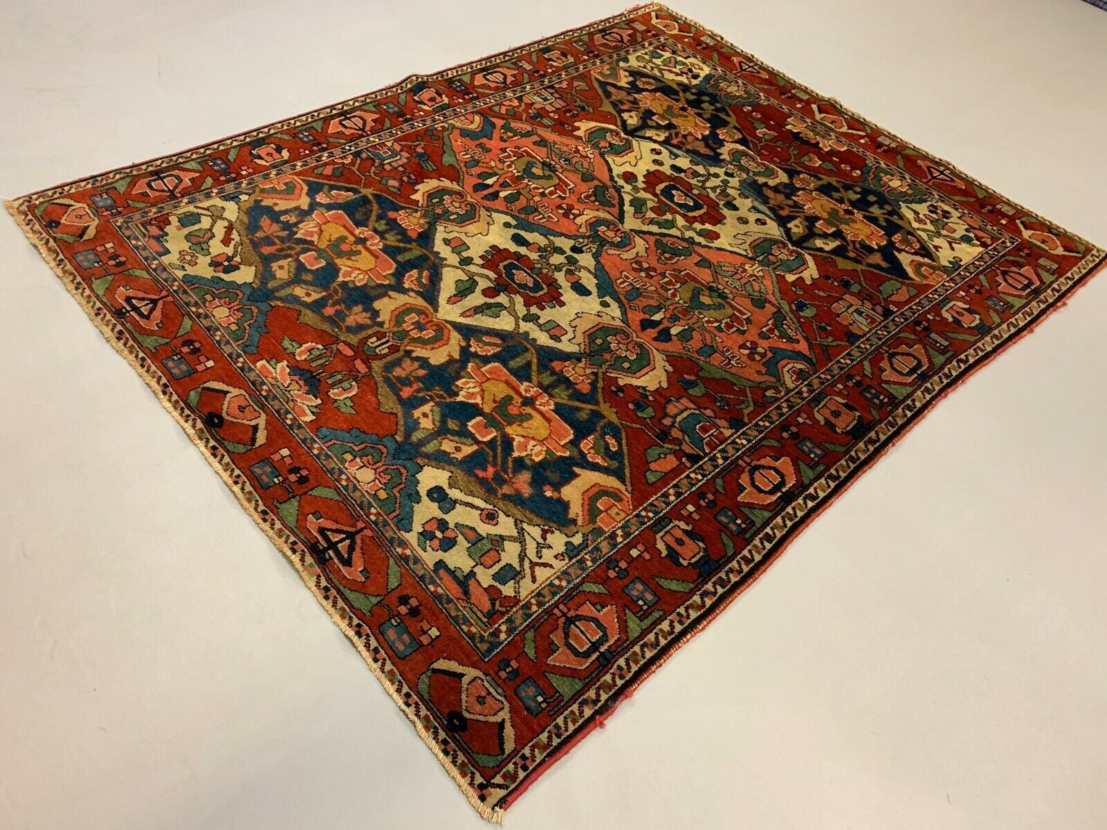 Antique Bakhtiari rug 192x151 cm