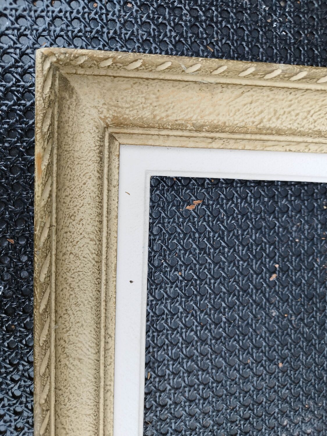 Old frame in gilded beige wood, 59x46 cm