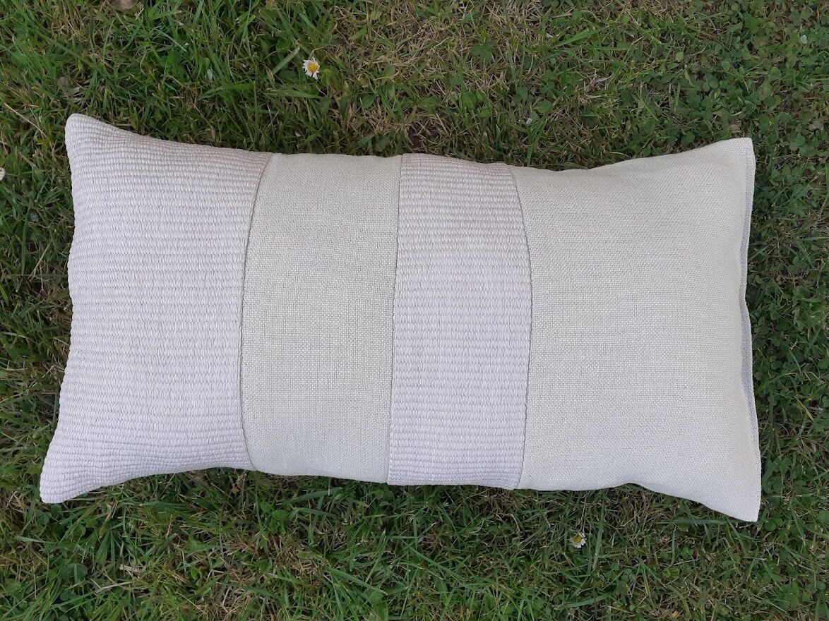 Nobilis Raffia band cushion