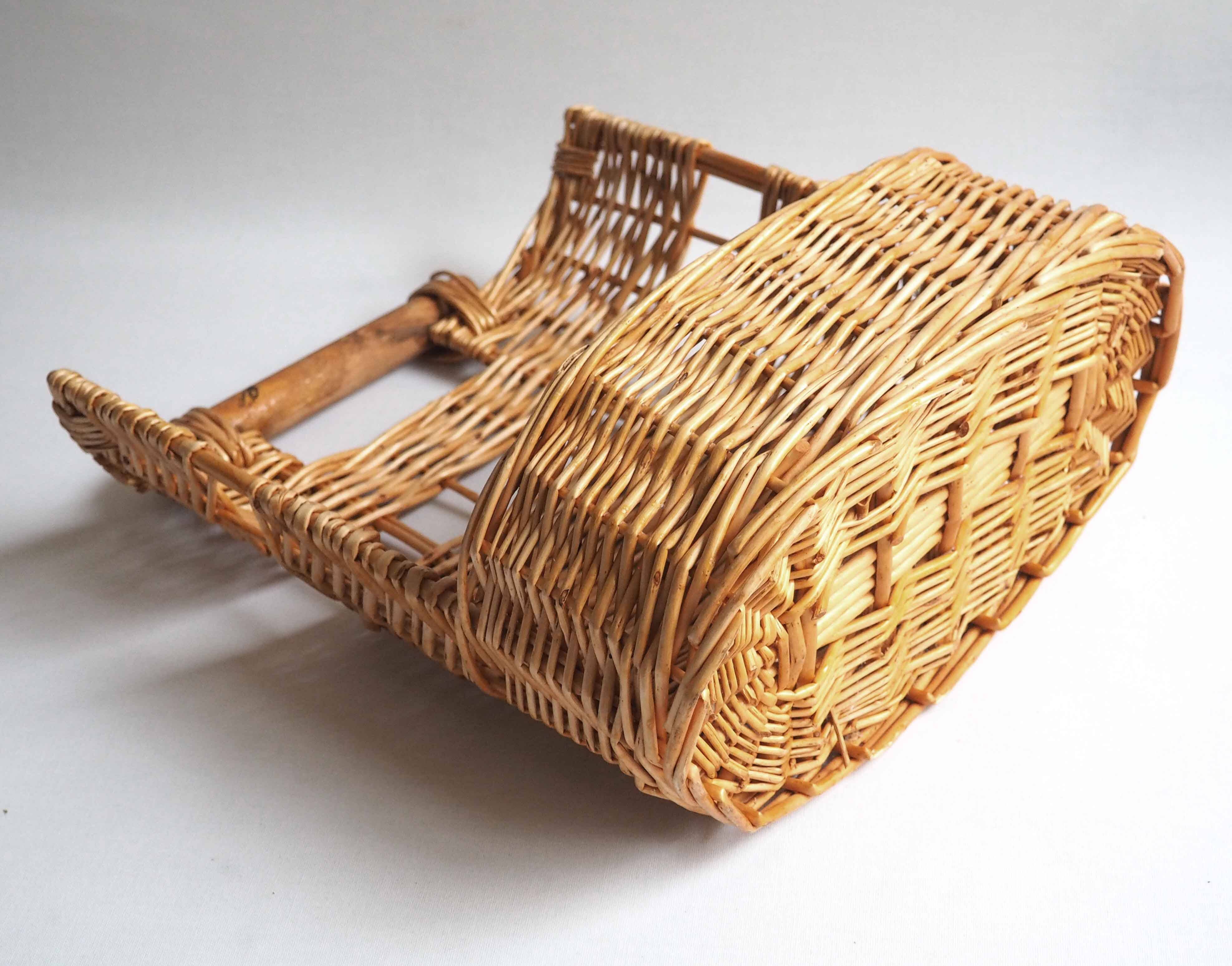 Hanging rattan shelf basket