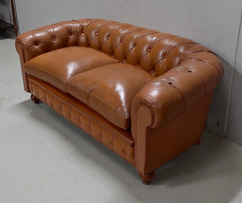 Chesterfield padded leather sofa - late 19th century